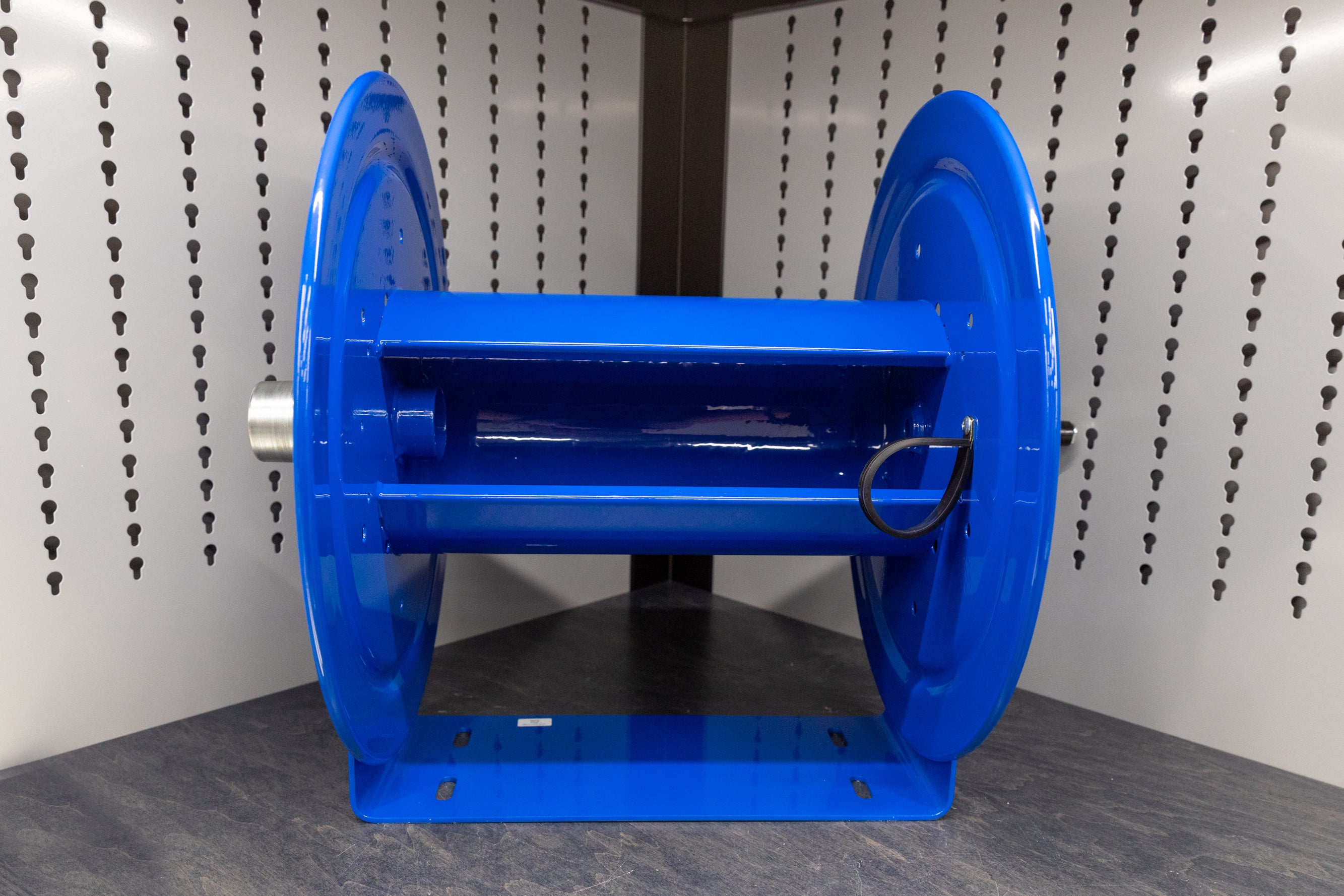 High-Quality Coxreels Vacuum Hose Reel for Industrial & Home Use - Durable Retractable Air Hose Storage Solution for Workshops, Garages & Cleaning