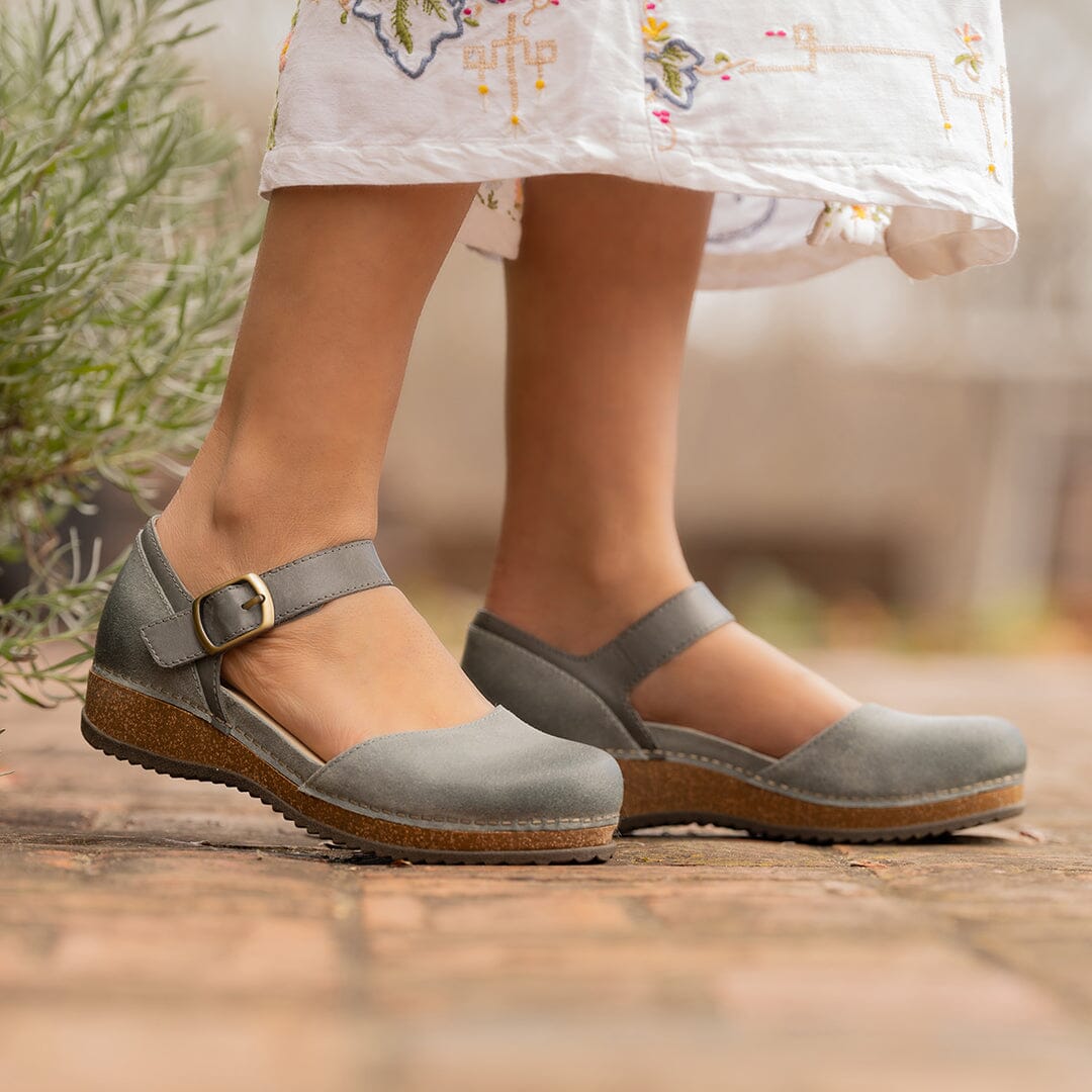 Dankso Mae 9613715300 & 9613100200 - Comfortable & Stylish Women's Clogs for Work, Nursing & Everyday Wear
