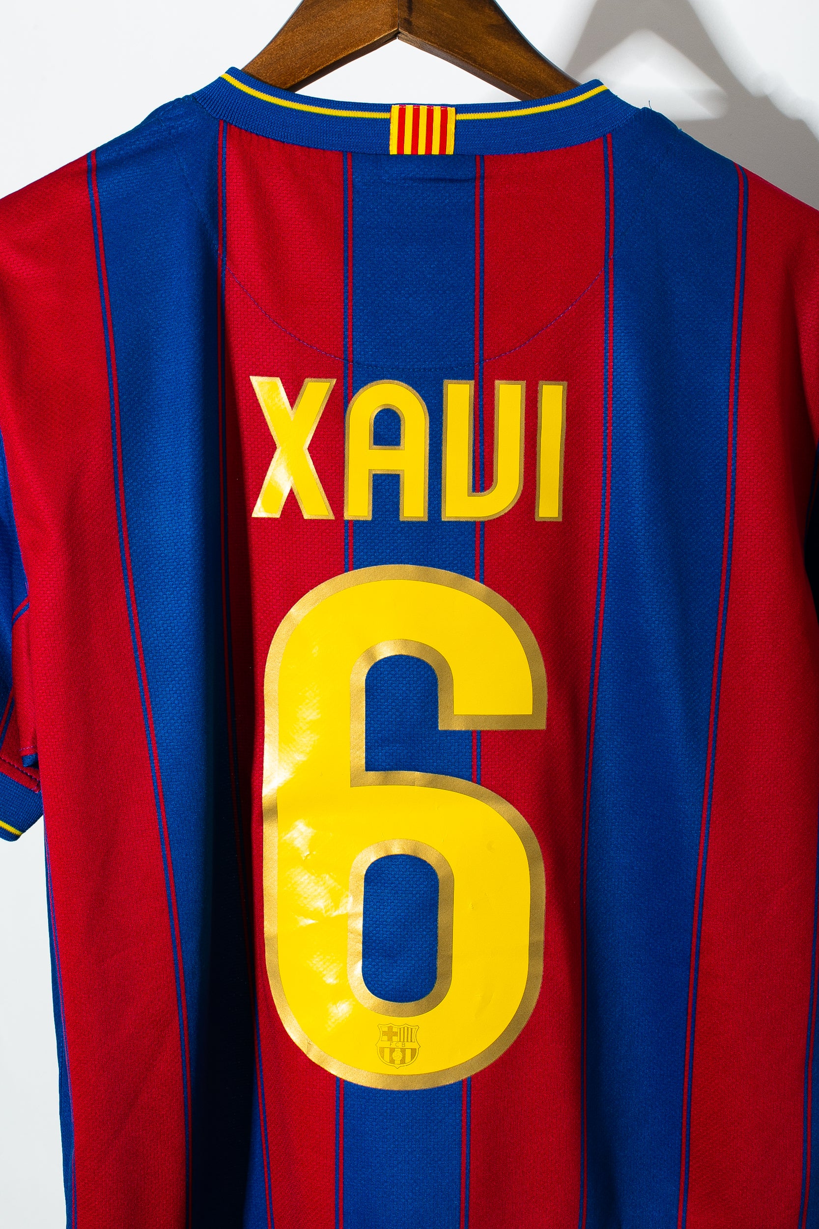 2009 FC Barcelona Home Jersey #6 Xavi (M) - Authentic Soccer Shirt for Fans & Collectors - Perfect for Matches, Gifts & Memorabilia