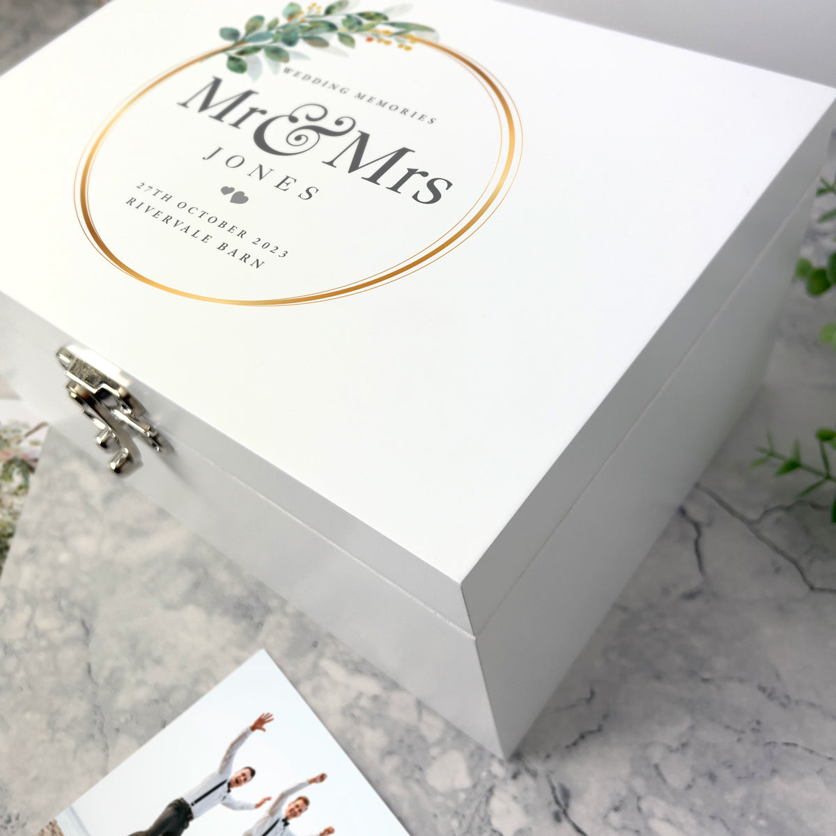 Personalized Wedding Wreath Memory Box - White Wooden Keepsake Gift for Bride & Groom - 3 Sizes (22cm, 27cm, 30cm) - Perfect for Anniversaries, Bridal Showers & Home Decor