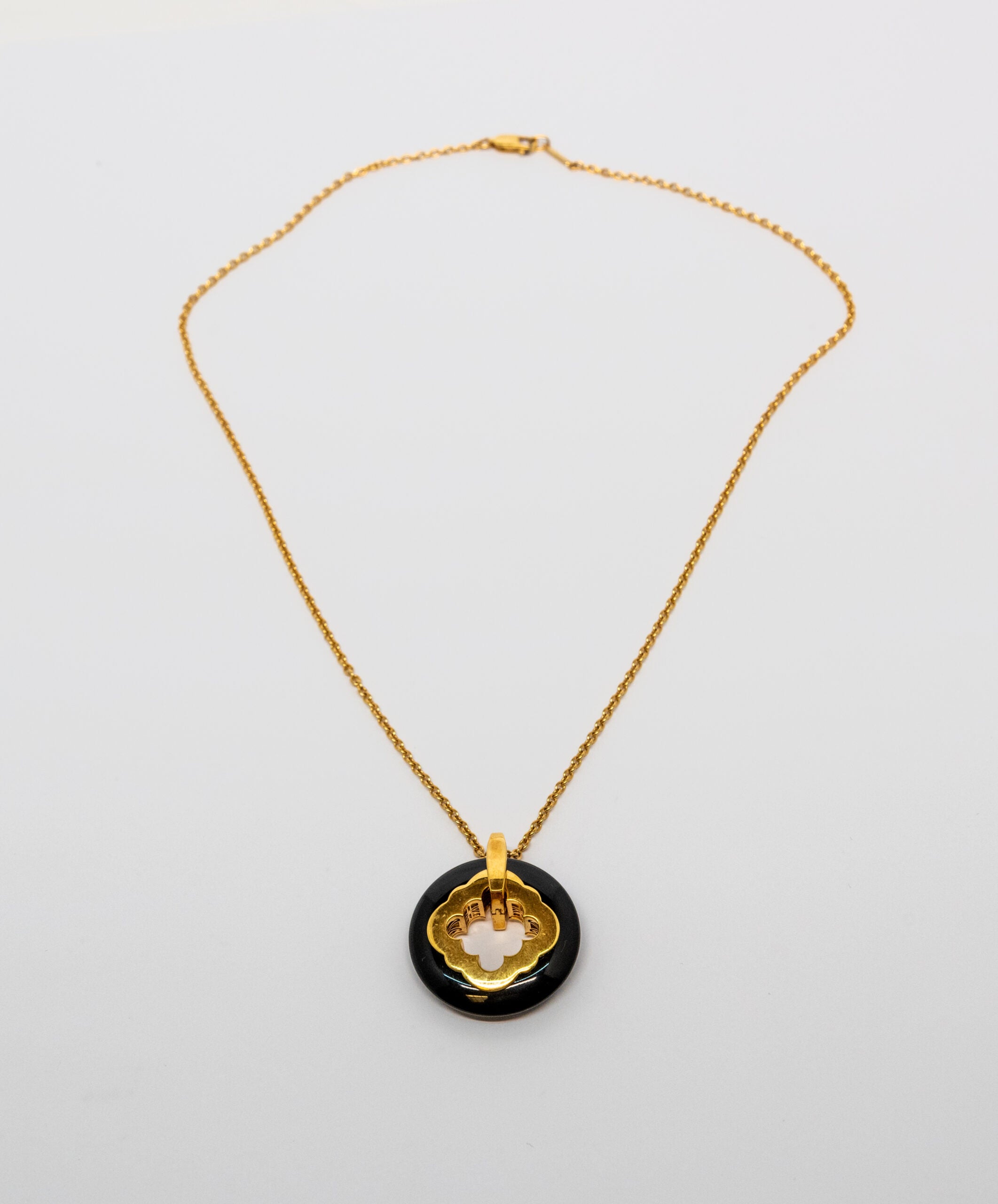 Carrera Y Carrera Granada 18K Yellow Gold & Black Onyx Pendant Necklace for Women - Elegant Jewelry Gift for Birthday, Anniversary & Special Occasions