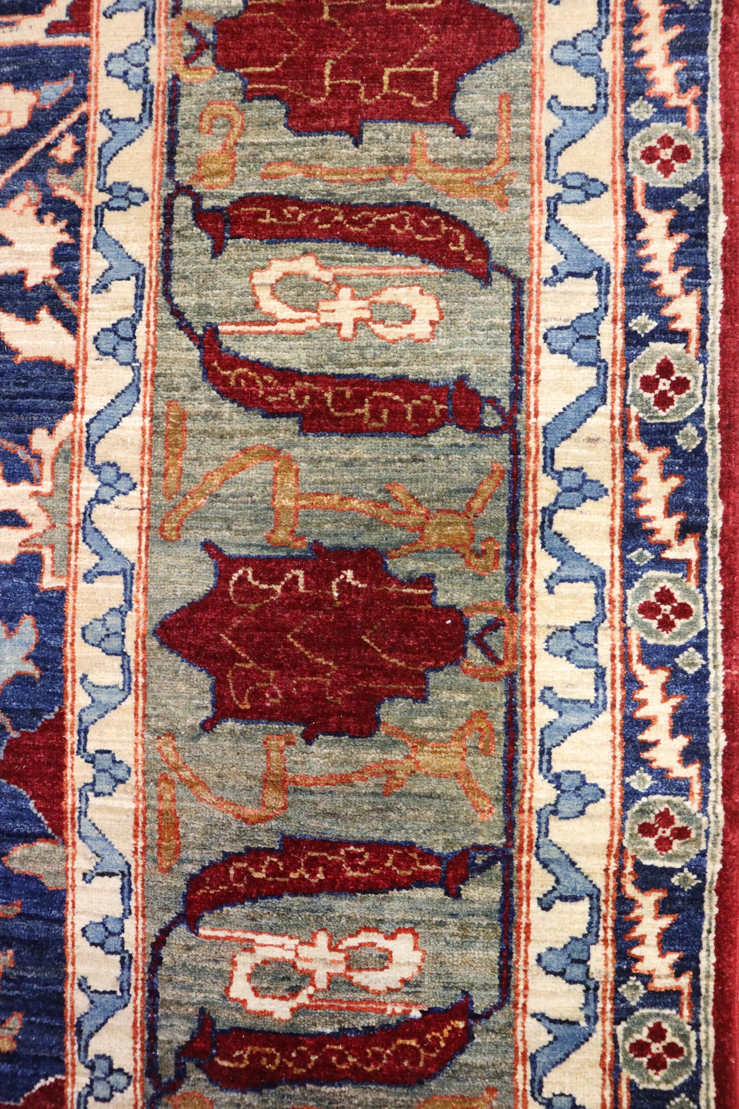 Handwoven Arabesque Traditional Rug 69414 - Perfect for Living Room, Bedroom & Home Decor