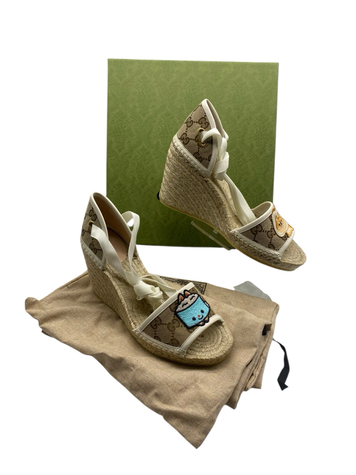 Gucci Women's Tan Espadrille Shoes Size 39 (US 9) with Embroidered Patch - Perfect for Summer Outfits & Beach Vacations