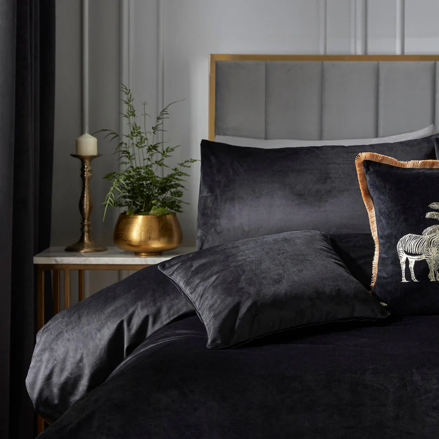 Laurence Llewelyn Bowen Montrose Duvet Cover Set - Queen Size Black Luxury Bedding for Master Bedroom & Guest Room Decor