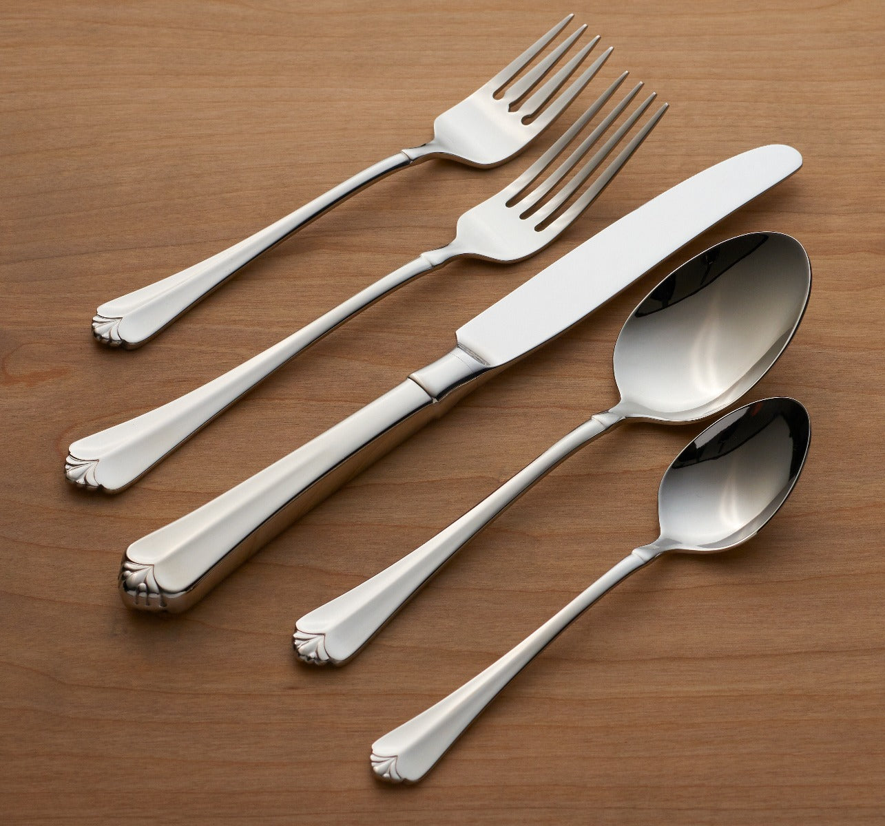 Juilliard 5-Piece Dinnerware Set - Elegant Tableware for Everyday Use & Special Occasions | Perfect for Dining, Entertaining & Gift Giving