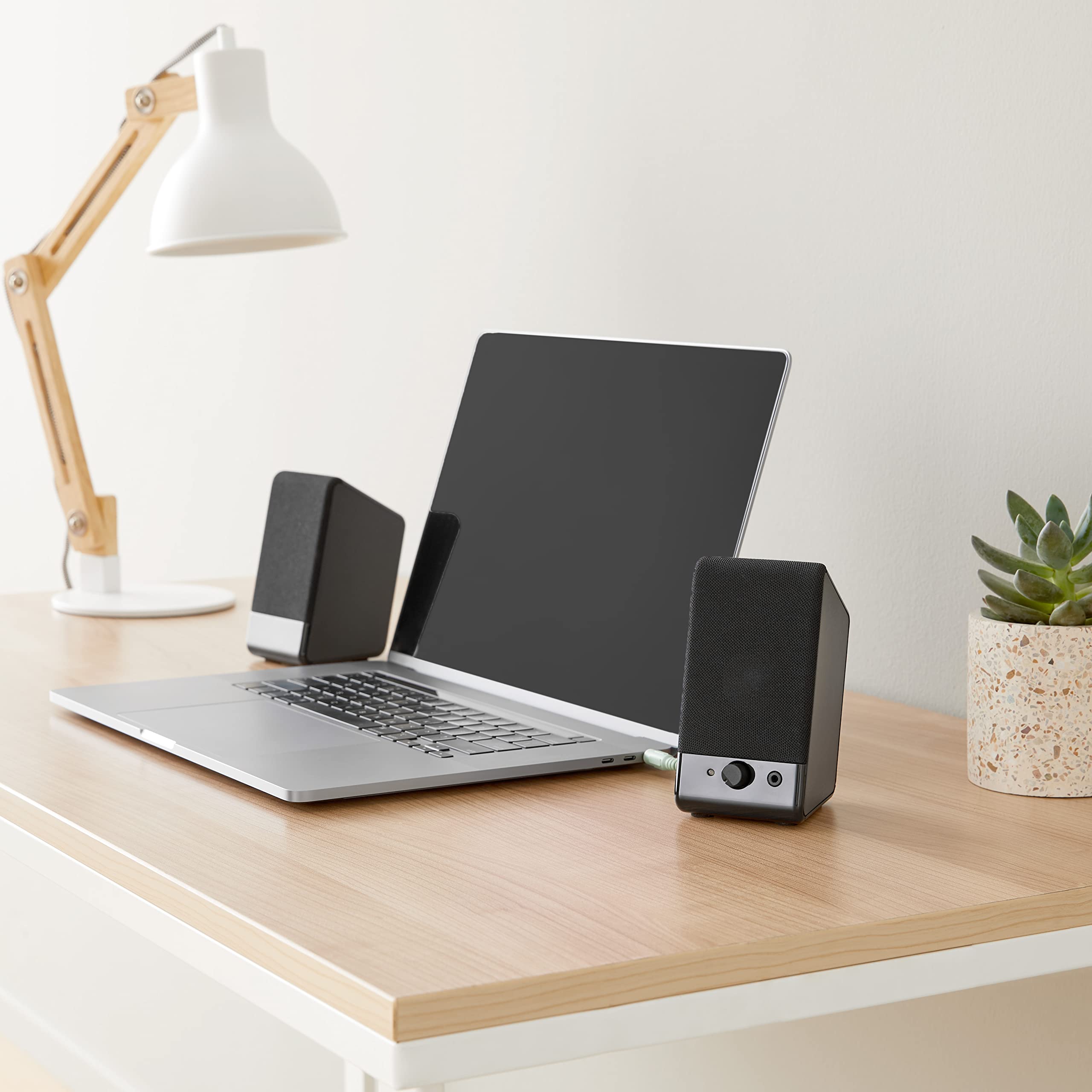 Amazon Basics USB-Powered Computer Speakers with Volume Control, Plug-N-Play, Black - Ideal for Desktop, Laptop, Home Office, and Gaming Setup