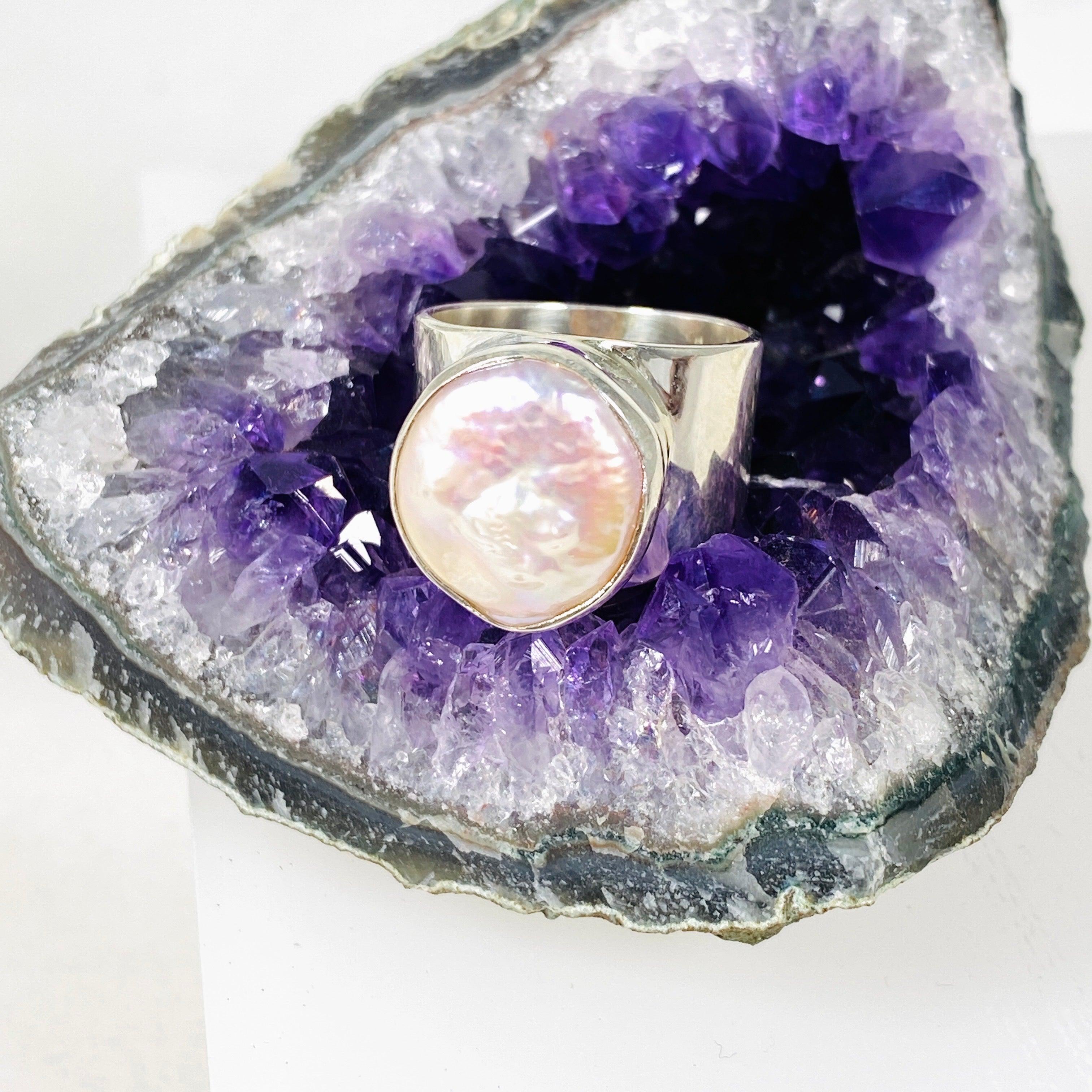 Pearl Round Ring with Thick Band - Size 9 - KRGJ2935 - Elegant Jewelry for Women, Perfect for Weddings, Parties & Special Occasions