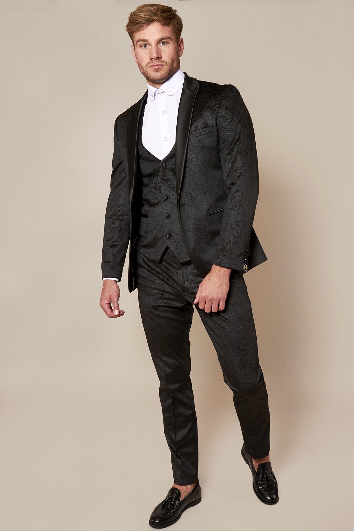 Fred Fenerbahçe & Brazil Midfielder Simon Black Velvet Suit - Elegant Formal Wear for Football Players, Gala Events & Special Occasions