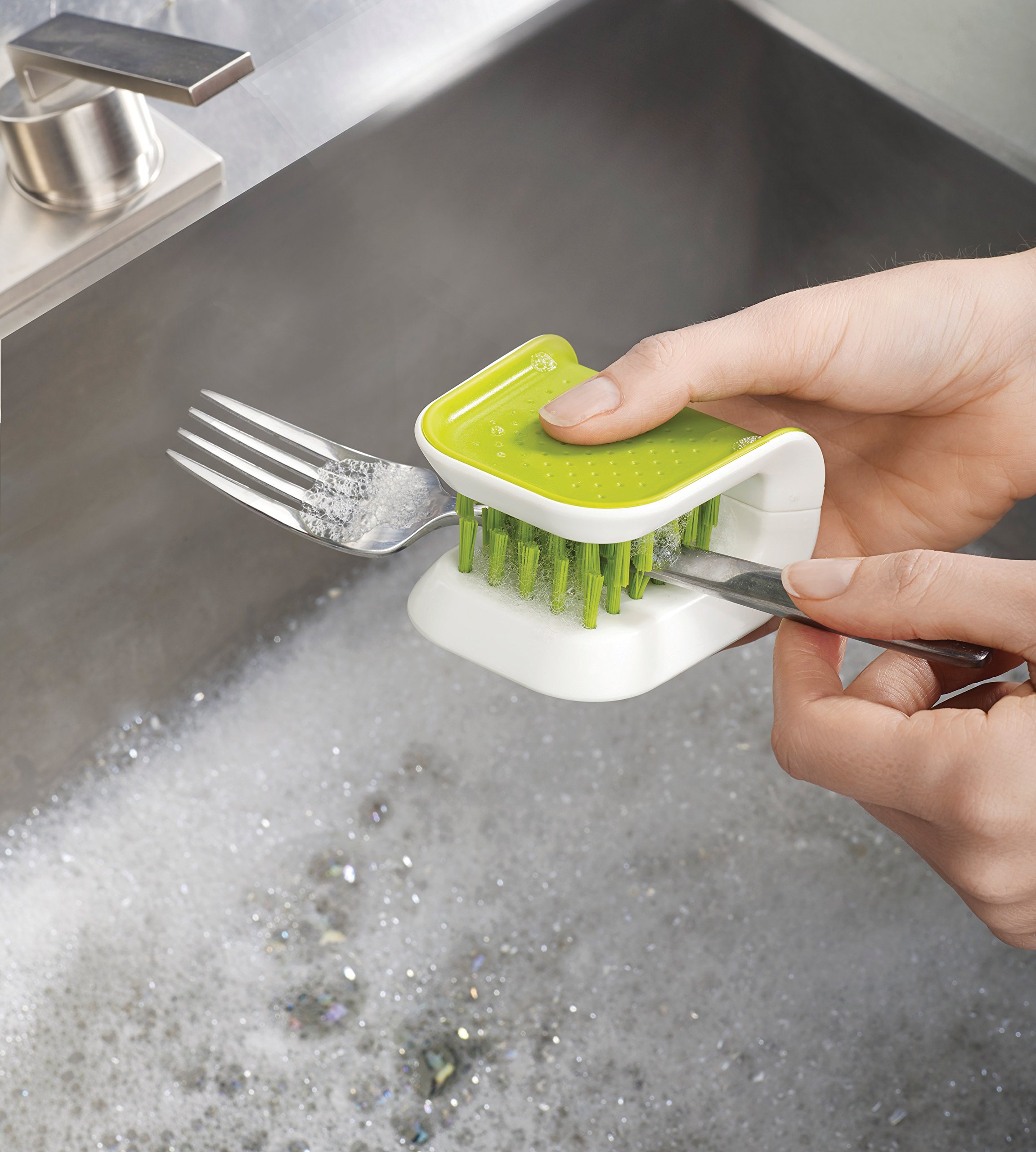 Joseph Joseph BladeBrush Knife & Cutlery Cleaner Brush with Edge Dish Brush - Safe Knife Cleaning Tool for Kitchen, Dishwashing & Food Prep
