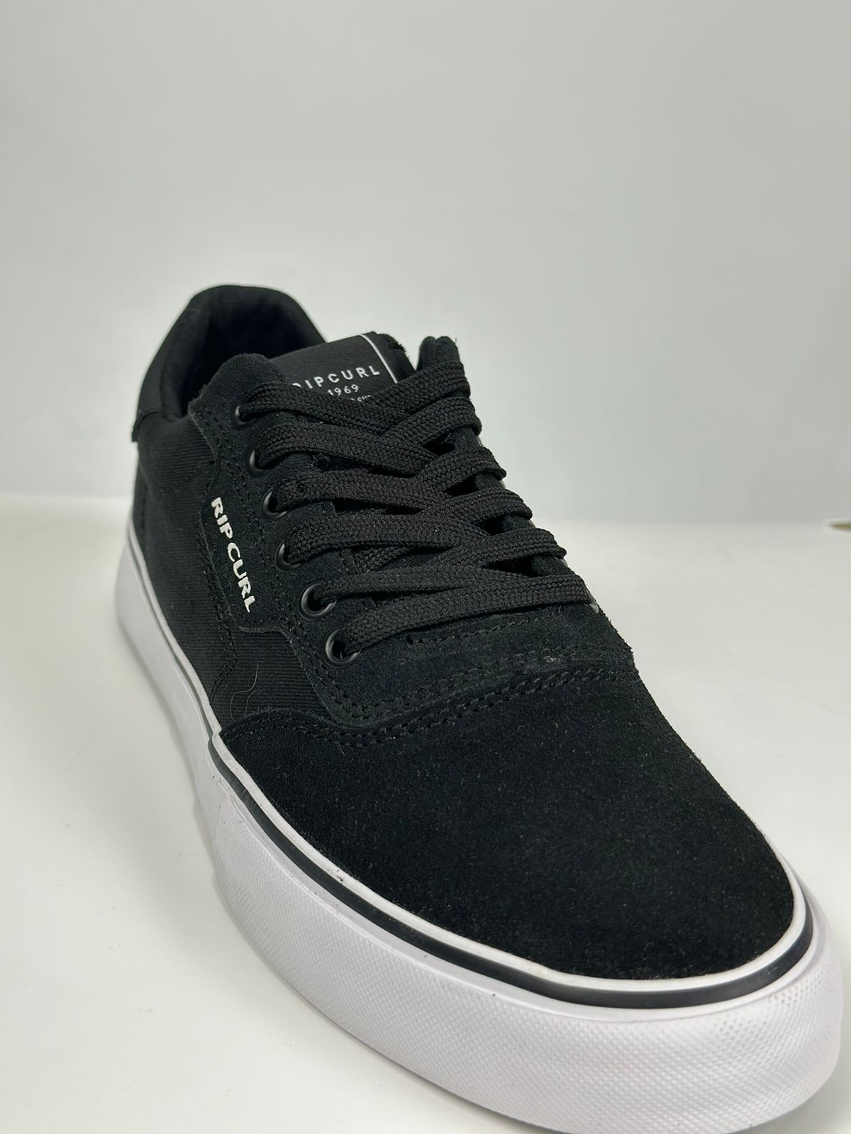 Rip Curl RCC Ox New Prague Black/White Skate Shoes - Men's Casual Sneakers for Skateboarding & Streetwear Fashion