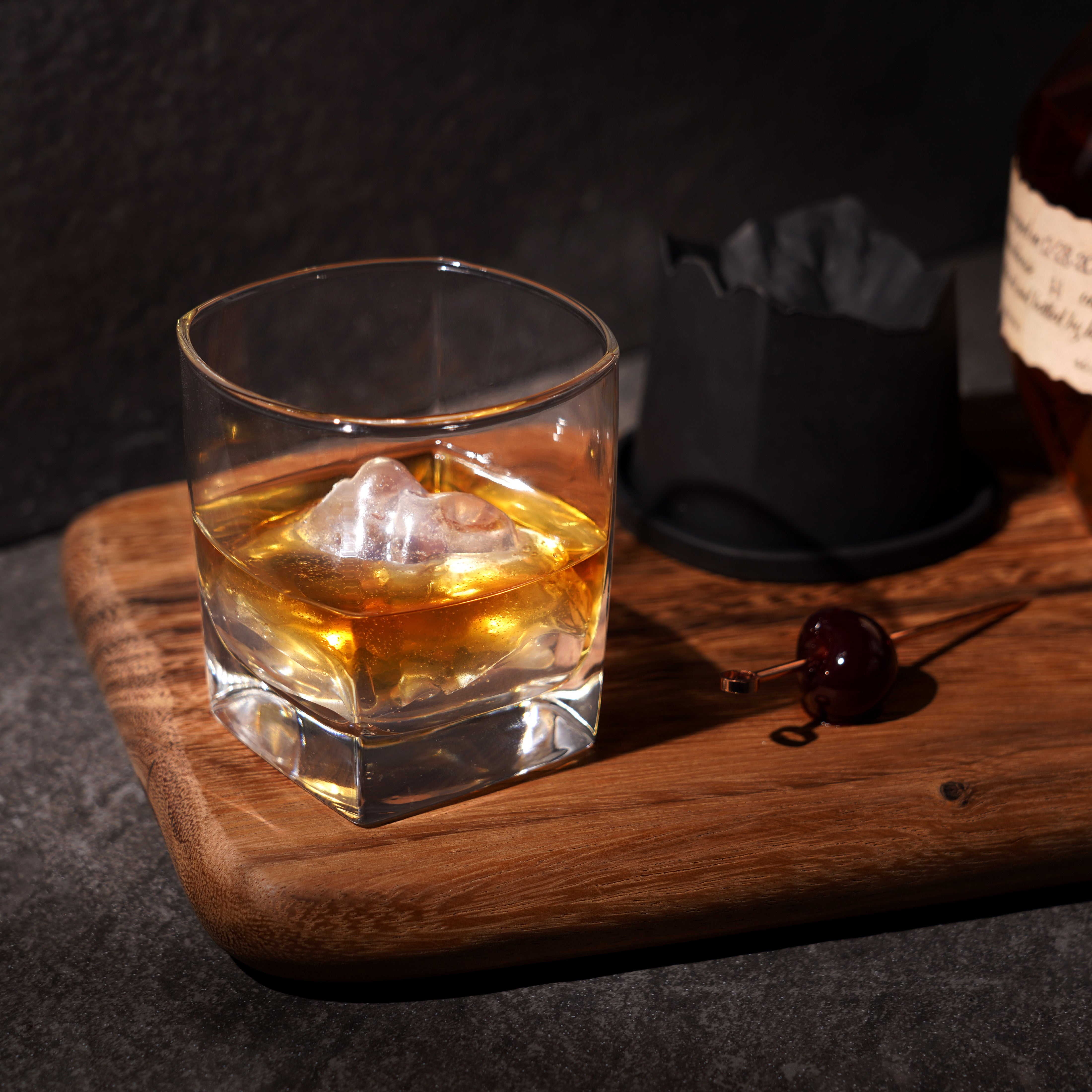 Premium Mountain Ice Mold with Glass Set - Perfect for Cocktails, Whiskey, and Chilled Beverages at Home Bars & Parties