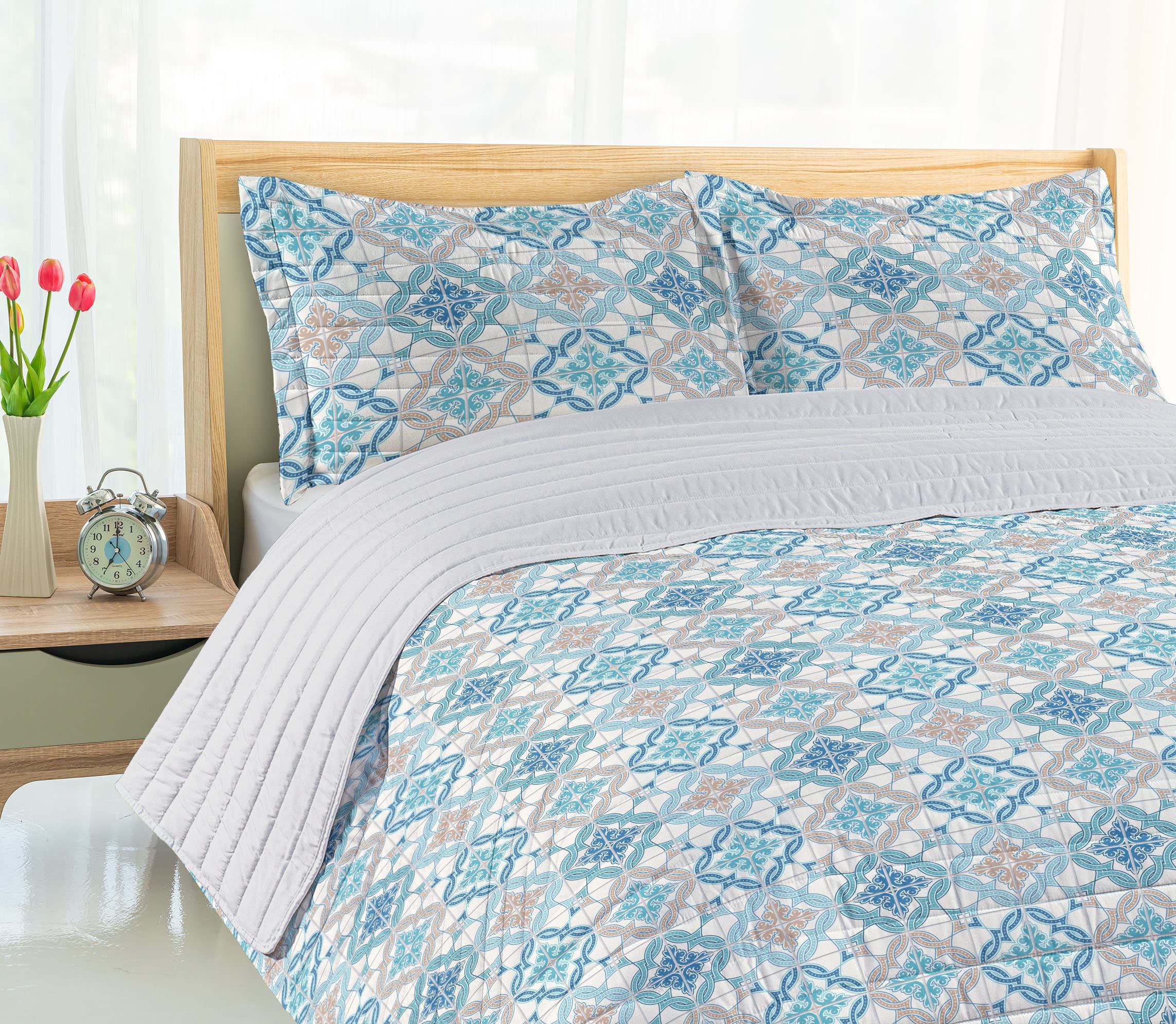 Ambesonne Quatrefoil Microfiber Bedspread Set - Modern Lisbon Pattern Inspired by Oriental Tiles, Soft Queen Size Bedding with Pillow Shams & Comforter in Blue, Tan & White | Perfect for Master Bedroom, Guest Room & Dorm Decor