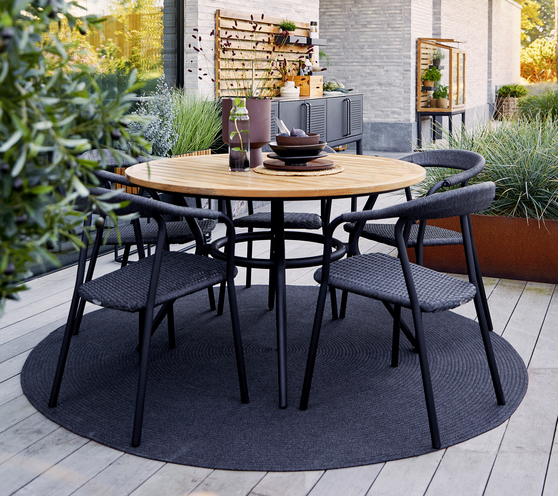 Circle Outdoor Rug - Waterproof & Durable for Patio, Garden, Deck, and Backyard - Perfect for Picnics, Camping, and Outdoor Gatherings