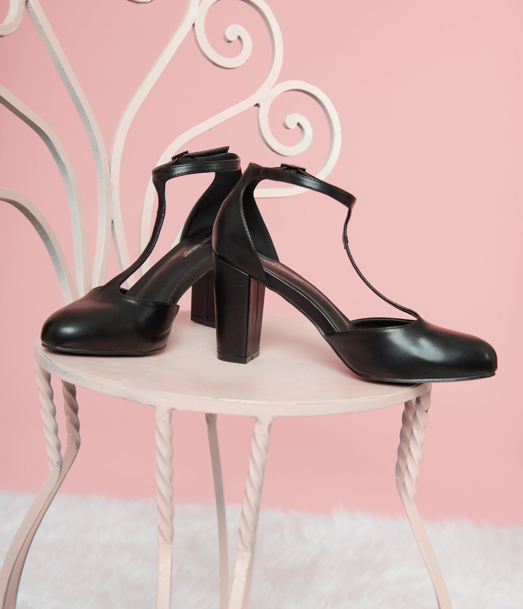 Vintage Black Leatherette T-Strap Mary Jane Pumps - Retro 1920s Flapper Shoes for Women | Perfect for Gatsby Parties, Swing Dancing & Vintage Fashion Outfits
