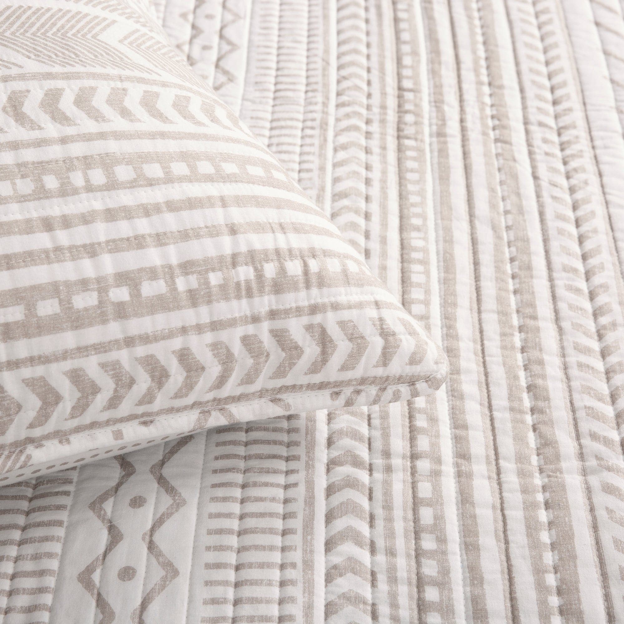 Hygge Geo Quilt 3 Piece Set - Soft Geometric Pattern Bedding for Cozy Bedroom Decor | Perfect for Master Bedroom, Guest Room & Dorm
