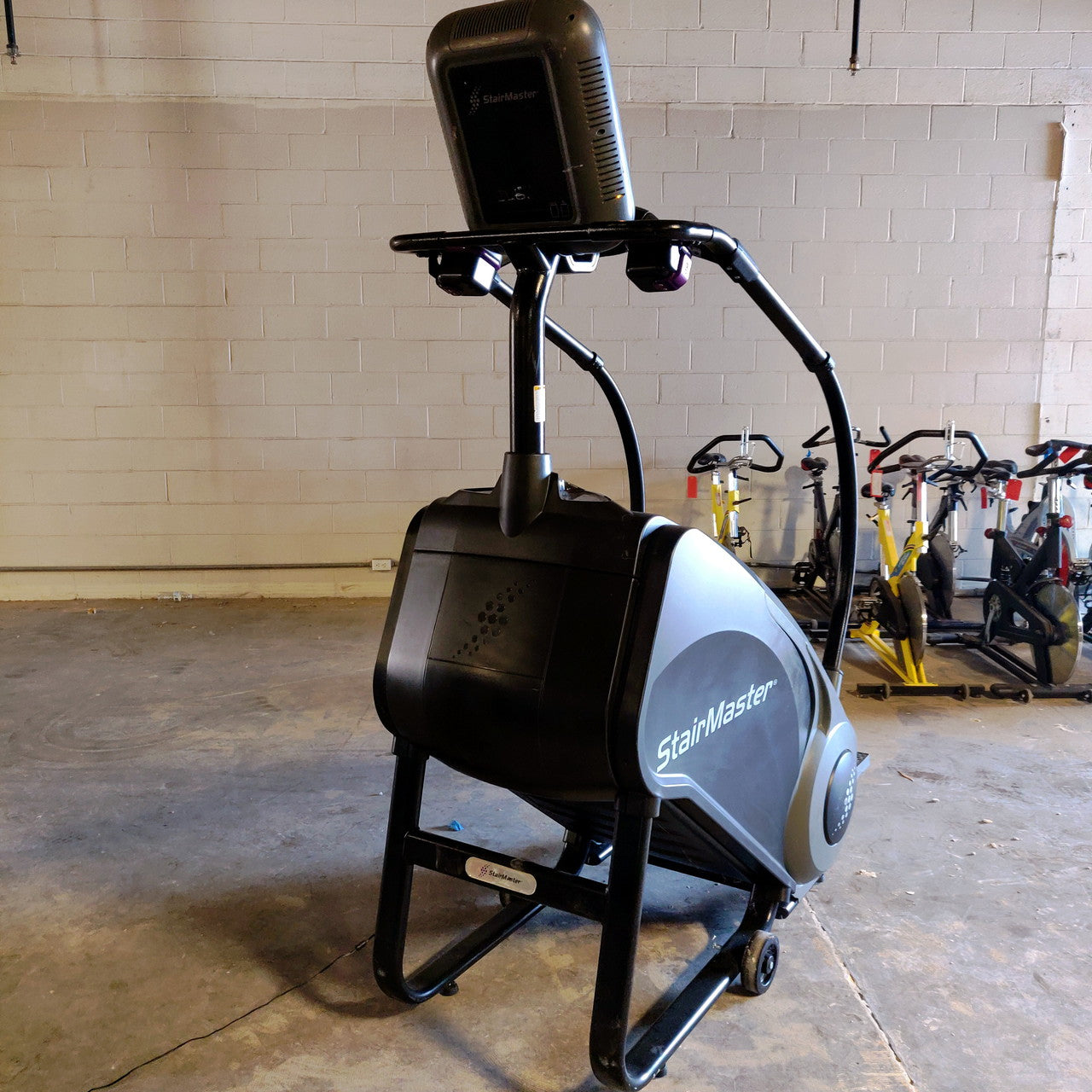 LIKE NEW Stairmaster Gauntlet 8 Series Stairclimber - Professional Cardio Workout Machine for Home Gym, Fitness & Weight Loss - Perfect for Small Spaces & HIIT Training