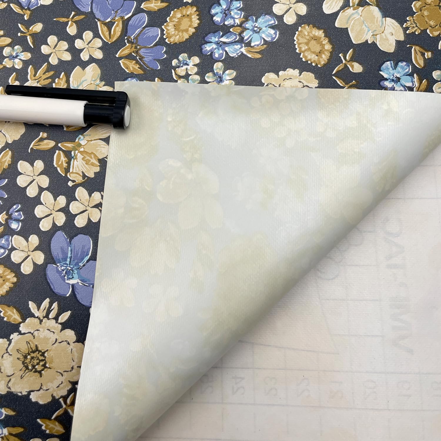 Yifely Self-Adhesive Shelf Liner - Removable Drawer Paper for Refurbishing Old Furniture, Makeup Dresser & Nightstands - Retro Floral Pattern (17.7