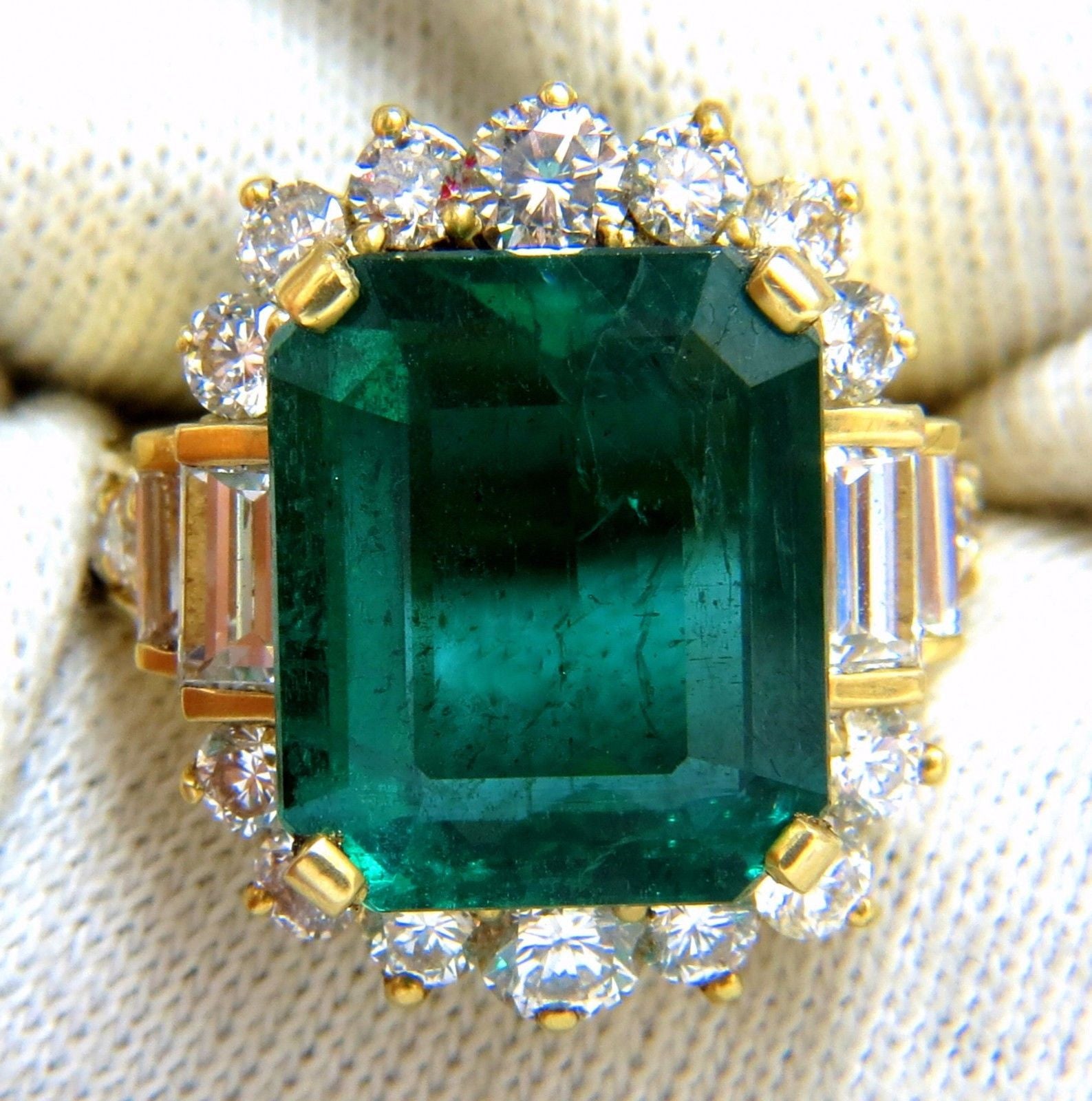 GIA Certified 17.60ct Natural Green Emerald Diamond Ring in 18K Gold F1 - Elegant Jewelry for Weddings, Anniversaries & Special Occasions