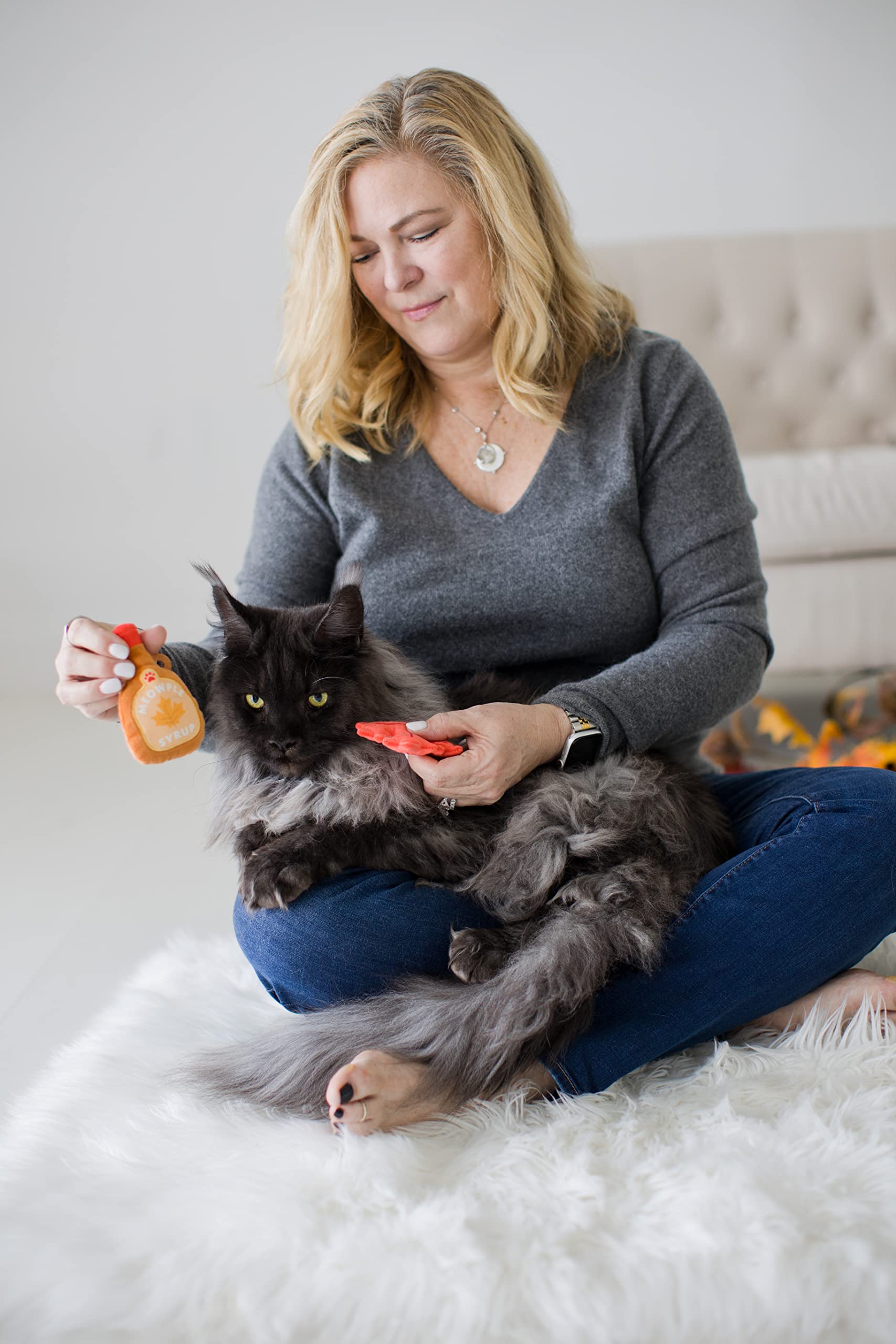 Pearhead Maple Leaf Cat Toys - Crinkle & Catnip Thanksgiving Pet Toys for Play & Exercise - Set of 2 - Perfect for Holiday Playtime & Interactive Chase Games with Your Feline Friend