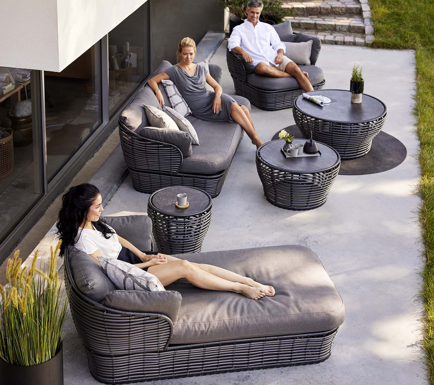 Premium Wicker Basket Lounge Chair for Patio, Garden, or Poolside - Comfortable Outdoor Relaxation with Cushion - Perfect for Sunbathing, Reading & Lounging