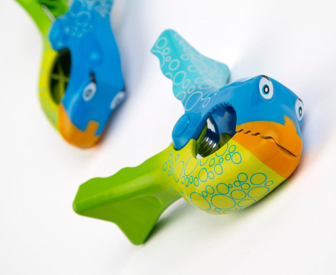 Tracker Beach Towel Clip Bubbles - Secure Your Towel at Pool, Beach & Outdoor Activities - Waterproof Sand-Resistant Towel Clips for Swimming, Sunbathing & Travel