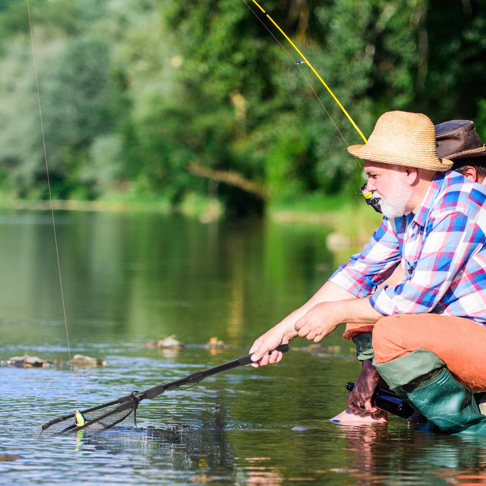 Telescopic Fishing Landing Net with Extendable Handle - 40 Inch Lightweight Foldable Fishing Net for Fly Fishing, Trout, Bass - Perfect for Streams, Rivers & Lakes
