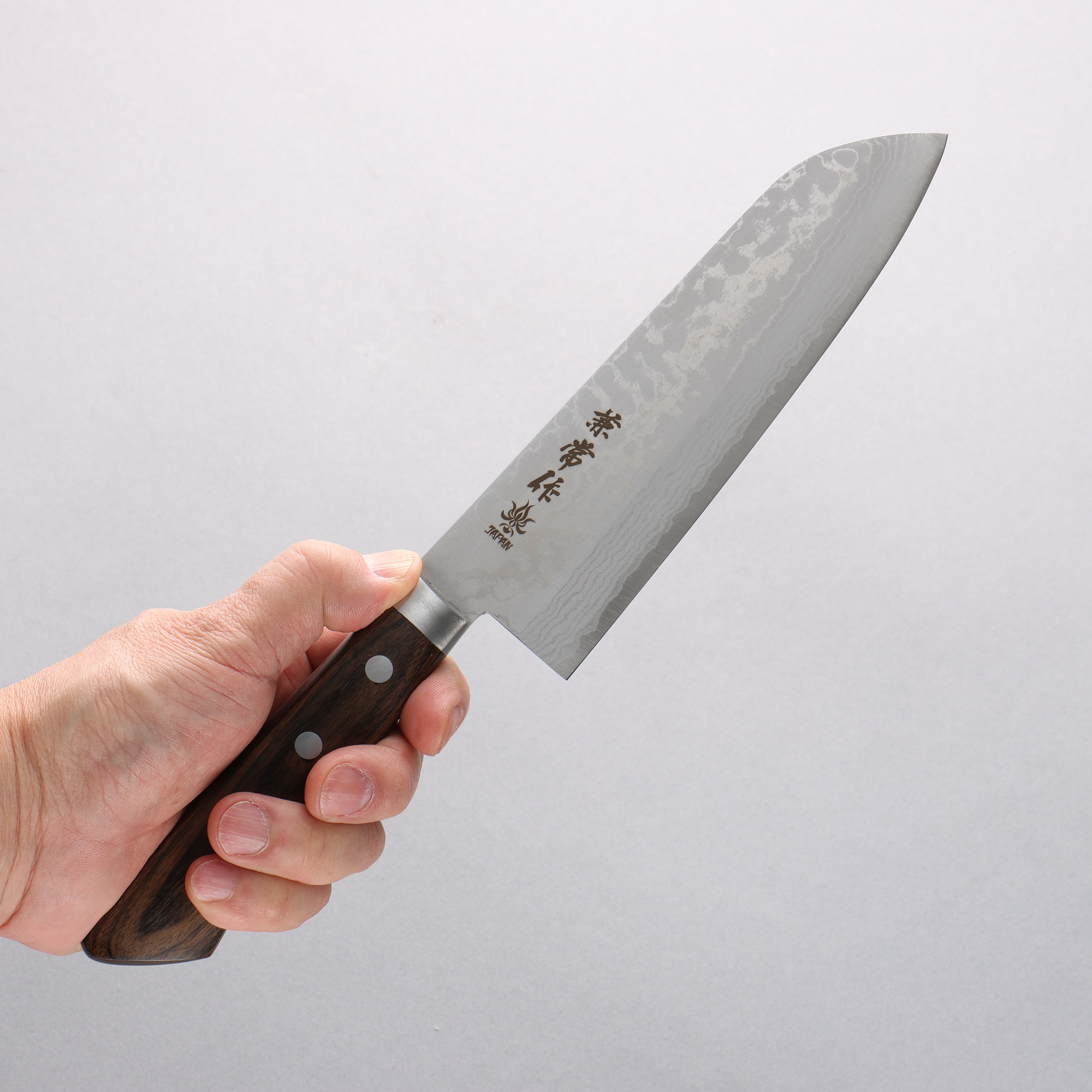 Kanetsune Sairyu VG10 Damascus Santoku Knife 165mm - Brown Ash Wood Handle - Premium Japanese Kitchen Knife for Slicing, Dicing & Chopping Vegetables, Meat & Fish