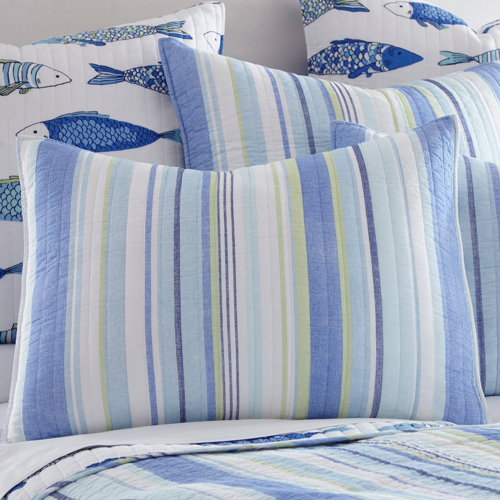 Premium Catalina Fish Quilt Set - Ocean Themed Bedding Collection - King/Queen/Full Size - Soft Coral Reef Design for Coastal & Nautical Bedroom Decor