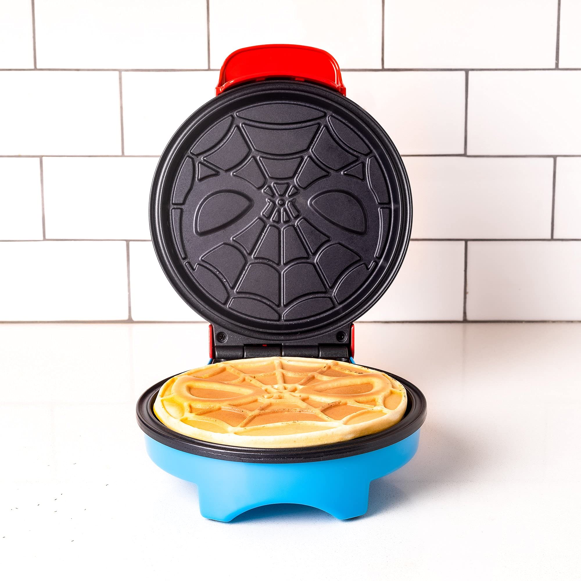 Uncanny Brands Marvel Spiderman Waffle Maker - Create Spidey's Mask Waffles - Non-Stick Waffle Iron for Kids & Adults - Perfect for Breakfast, Parties & Superhero Fans