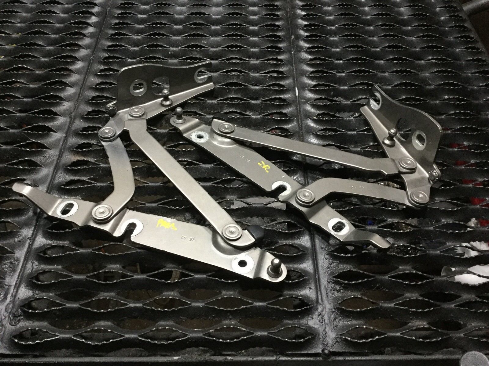 2003-2006 Audi A4 B6 Convertible Trunk Hinges - Left & Right OEM Replacement Pair - Perfect for Cabriolet Trunk Repair & Maintenance