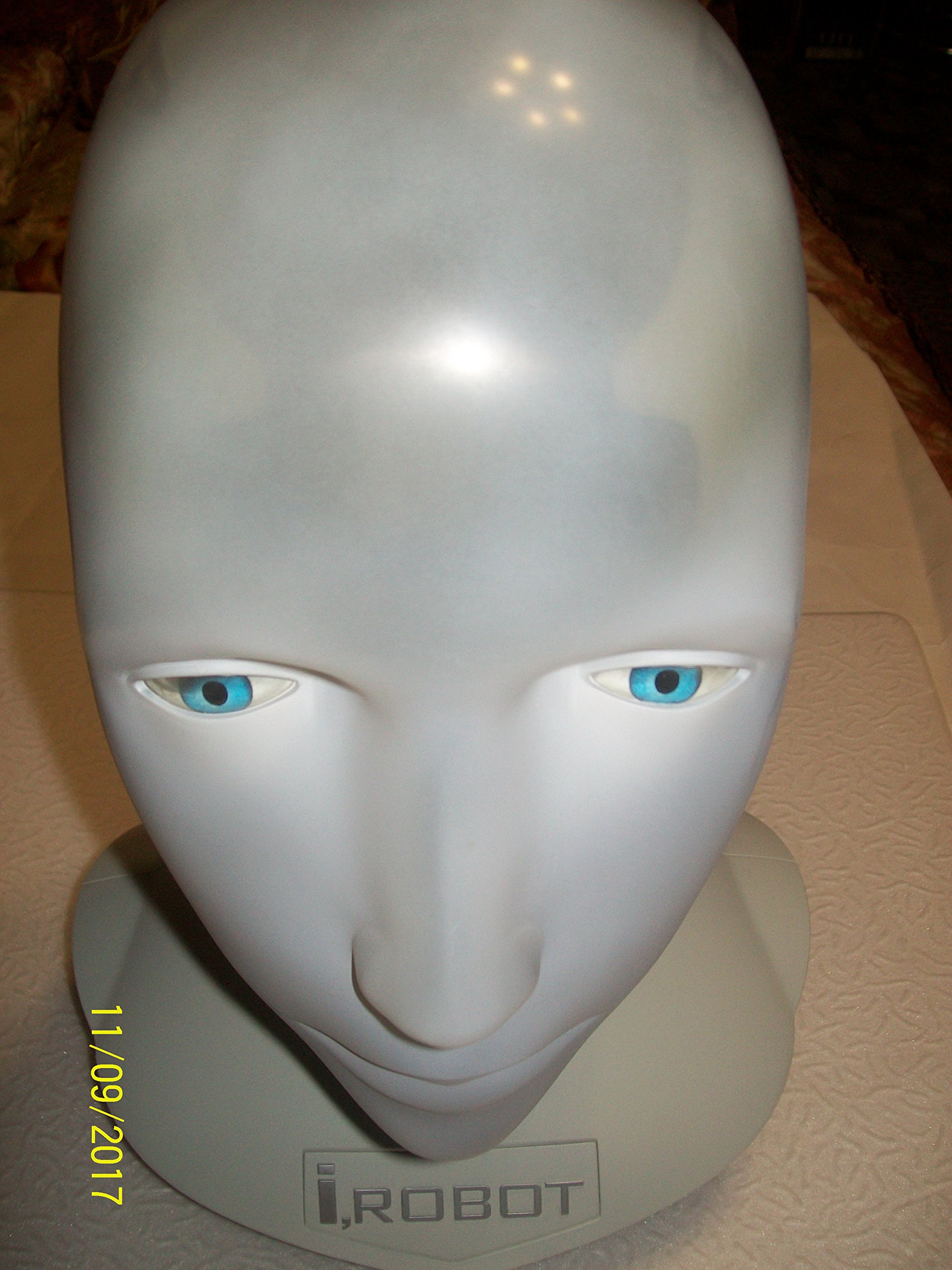 I, ROBOT Collector's Edition DVD + Blu-Ray Deluxe Set with Sonny Head Figure - Japan Import - Perfect for Sci-Fi Movie Fans and Robot Collectors - Great for Home Theater Display and Gift Giving