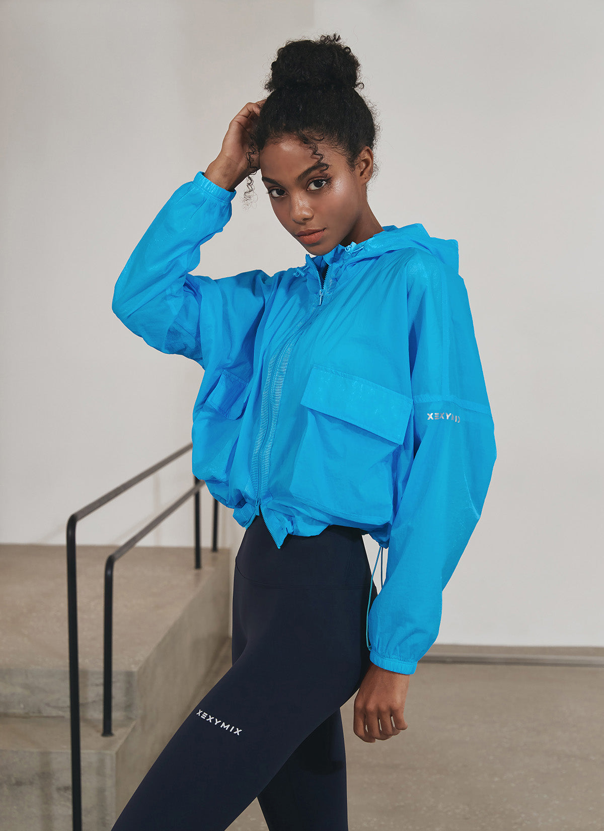 Stylish 2-Way Crop Hood Windbreaker Jacket for Women - Lightweight & Breathable for Outdoor Activities, Running, and Casual Wear