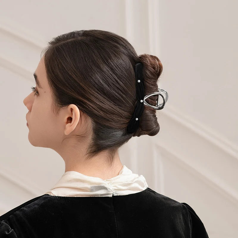 Jacinda XL Hair Claw Clip - Extra Large Hair Clips for Women, Strong Hold Hair Accessories for Thick Hair, Ponytail Holder for Workout, Office & Everyday Use