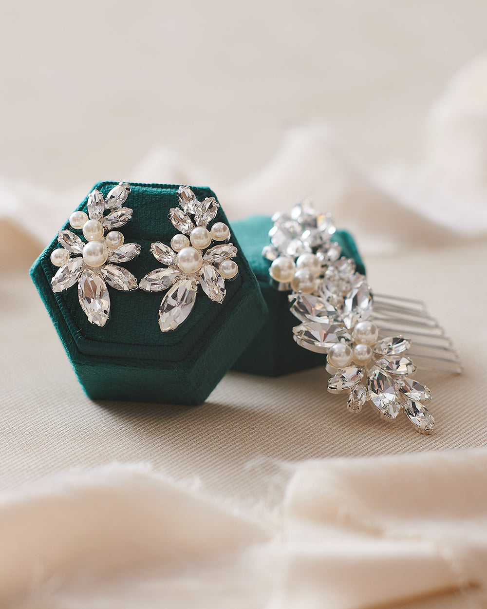 Elegant Bridal Hair Comb with Crystals - Perfect for Weddings, Prom & Special Occasions