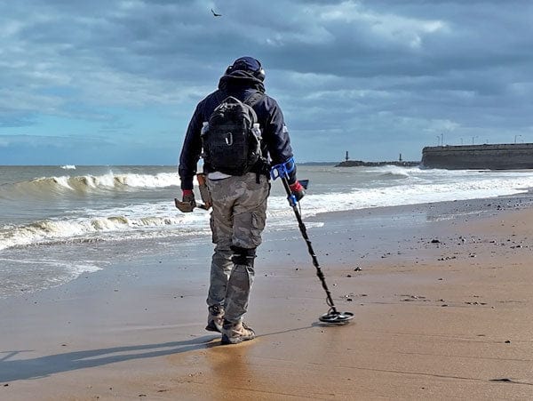 Garrett Vortex VX5 Metal Detector - Professional Waterproof Gold Detector with Advanced Target ID & Depth Indicator - Perfect for Treasure Hunting, Beach Combing & Relic Hunting