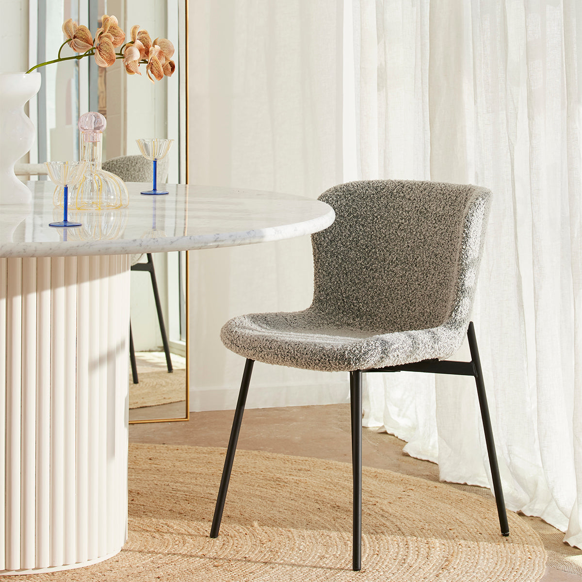 Amara Boucle Dining Chair - Modern Upholstered Accent Chair for Kitchen, Dining Room & Office - Soft Velvet Fabric with Sturdy Wooden Legs - Perfect for Home Decor & Small Spaces