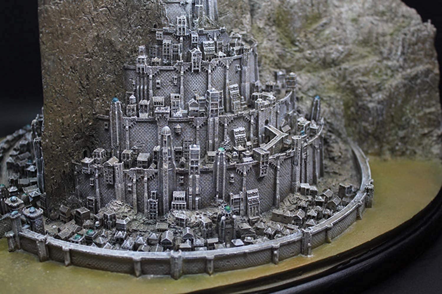 Lord of The Rings Minas Tirith Tabletop Statue - Premium Riven Sculpture Building Model for Home & Office Decoration, Fantasy Collectible Art Gift for LOTR Fans | Perfect for Bookshelf Displays, Gaming Rooms & Tolkien Themed Decor