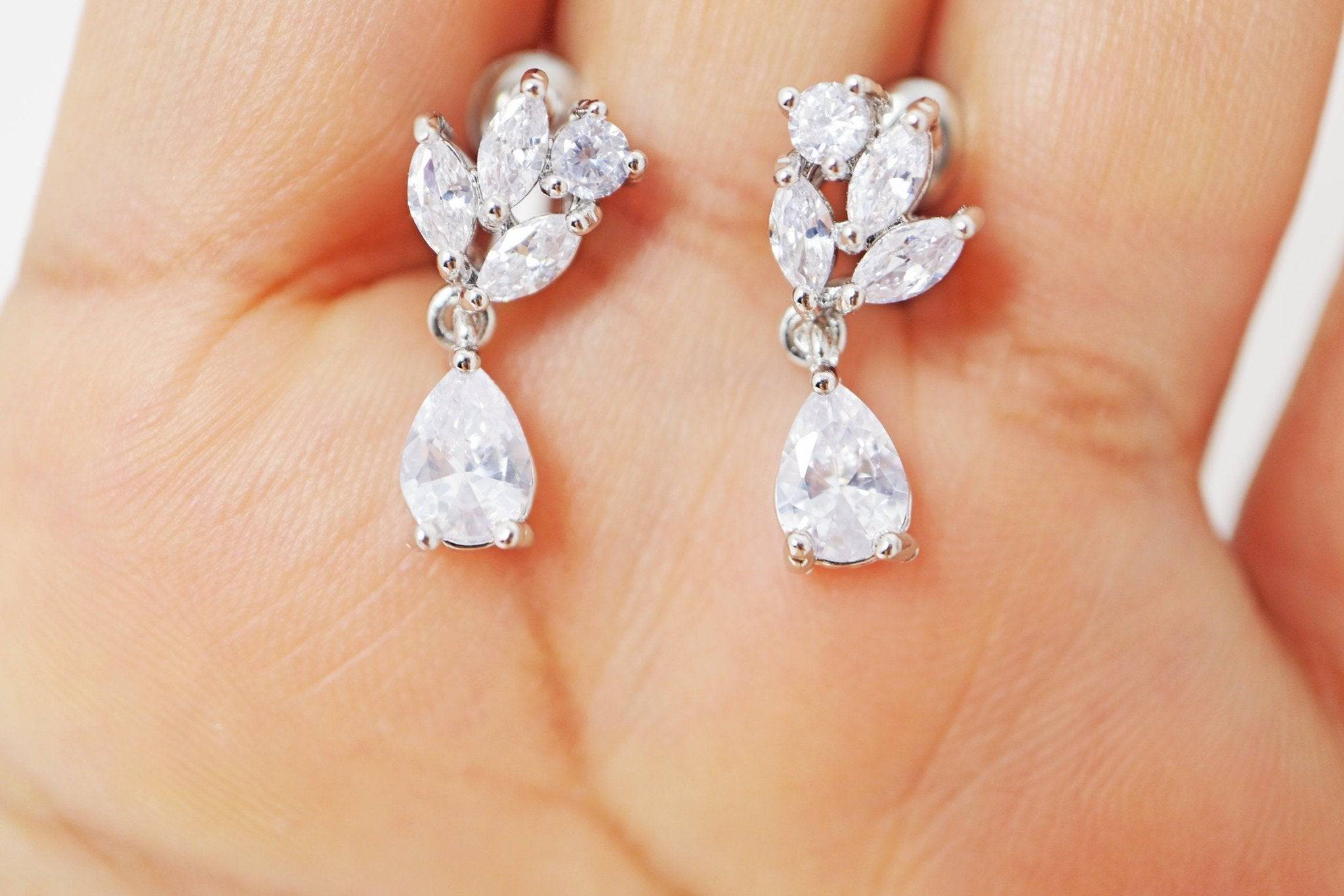 Elegant Cubic Zirconia Minimalist Necklace - Diamond/Crystal Pendant Jewelry for Women | Perfect Bridal Necklace Set, Wedding Jewelry & Statement Piece for Special Occasions