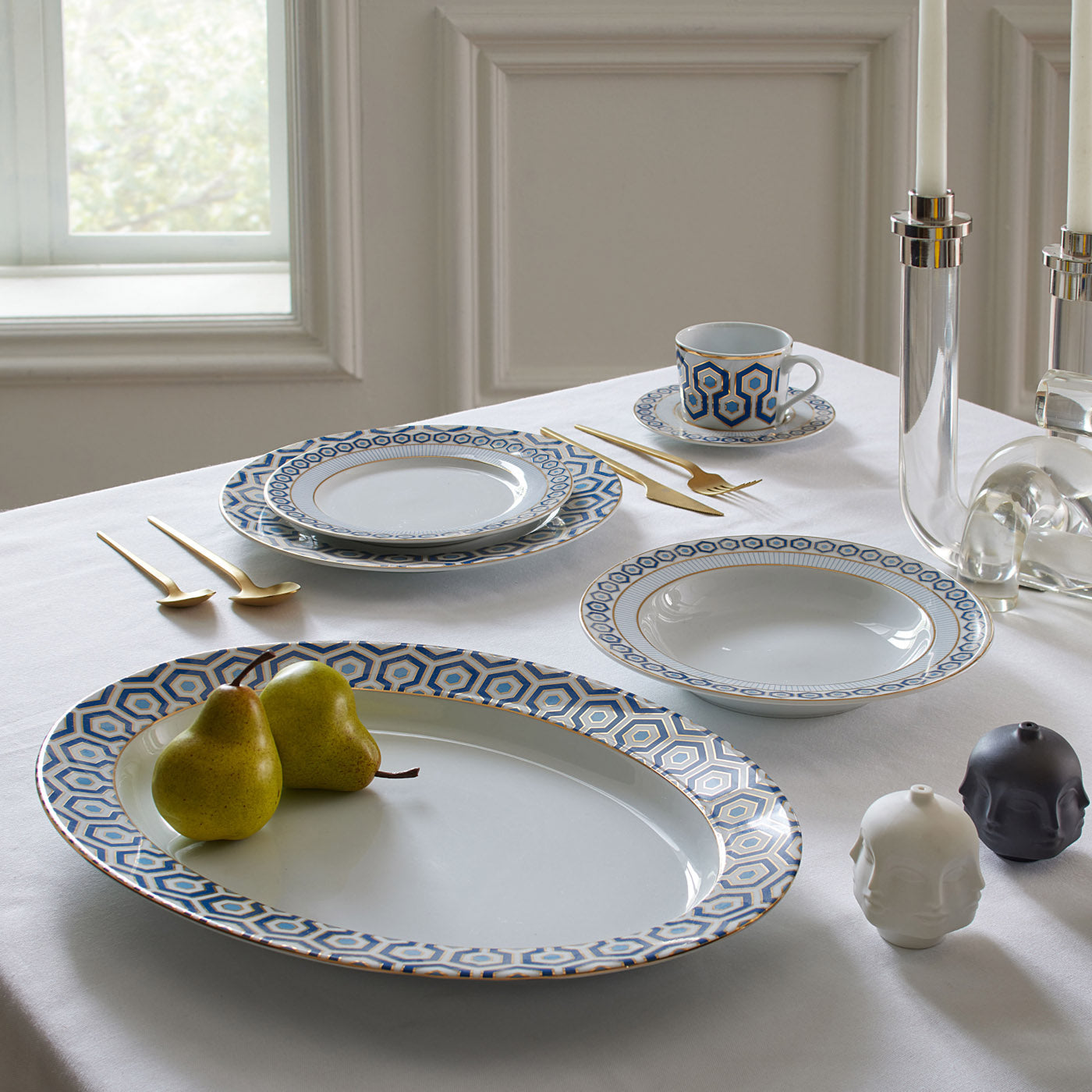 Premium Newport 5-Piece Dinner Set - Elegant Porcelain Plates, Bowls & Mugs - Perfect for Family Dinners, Entertaining Guests & Daily Use