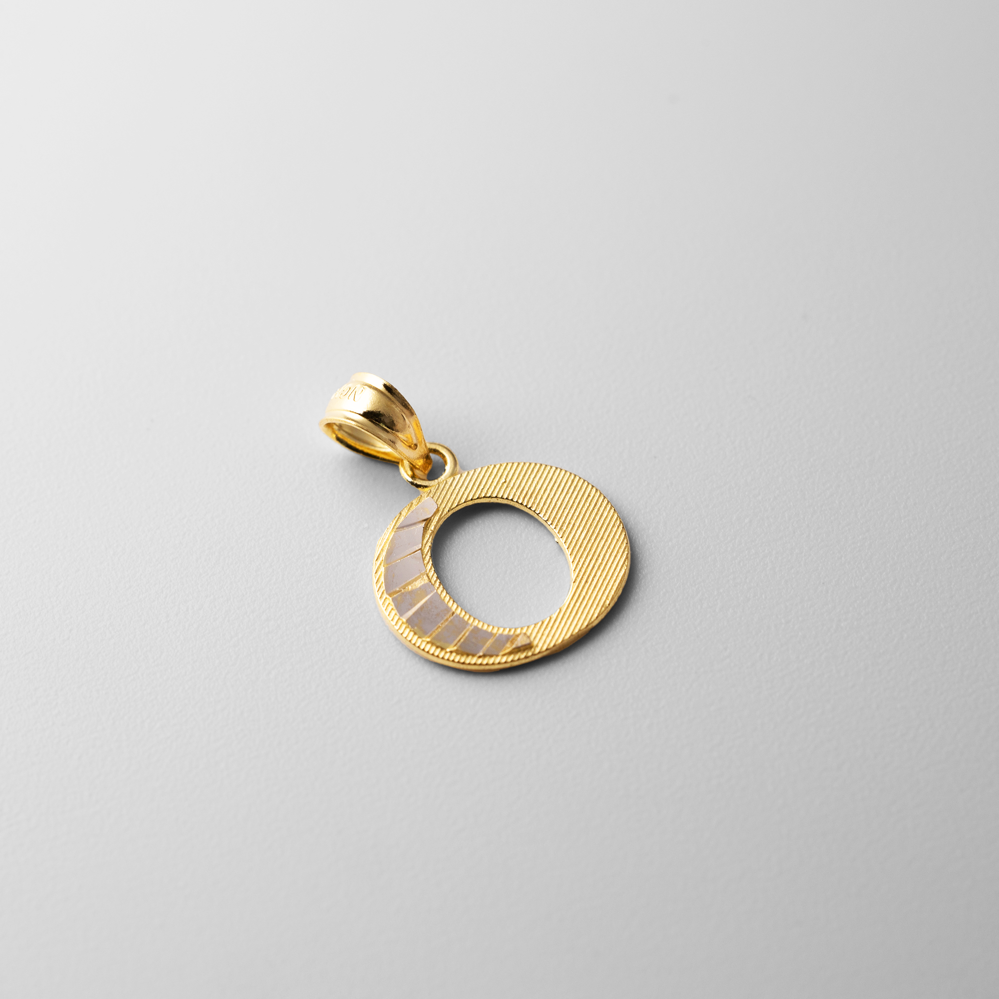 Gold Bold Letter O Pendant Necklace - A to Z Initial Jewelry for Women & Men - Perfect for Gifts, Birthdays & Personalized Fashion Accessories