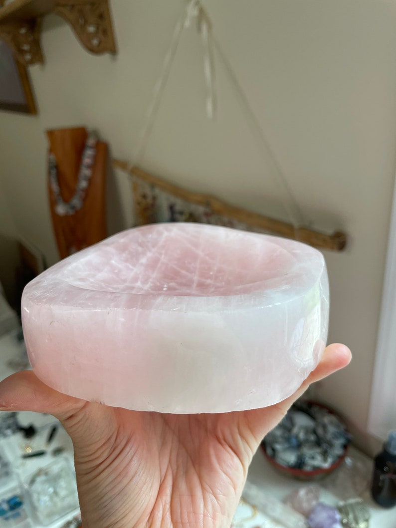 Large Rose Quartz Bowl - Hand Carved Crystal Bowl for Healing, Meditation & Reiki - Heart Chakra Stone for Spiritual Altar & Home Decor - Perfect for Yoga Rooms, Gift Giving & Energy Cleansing