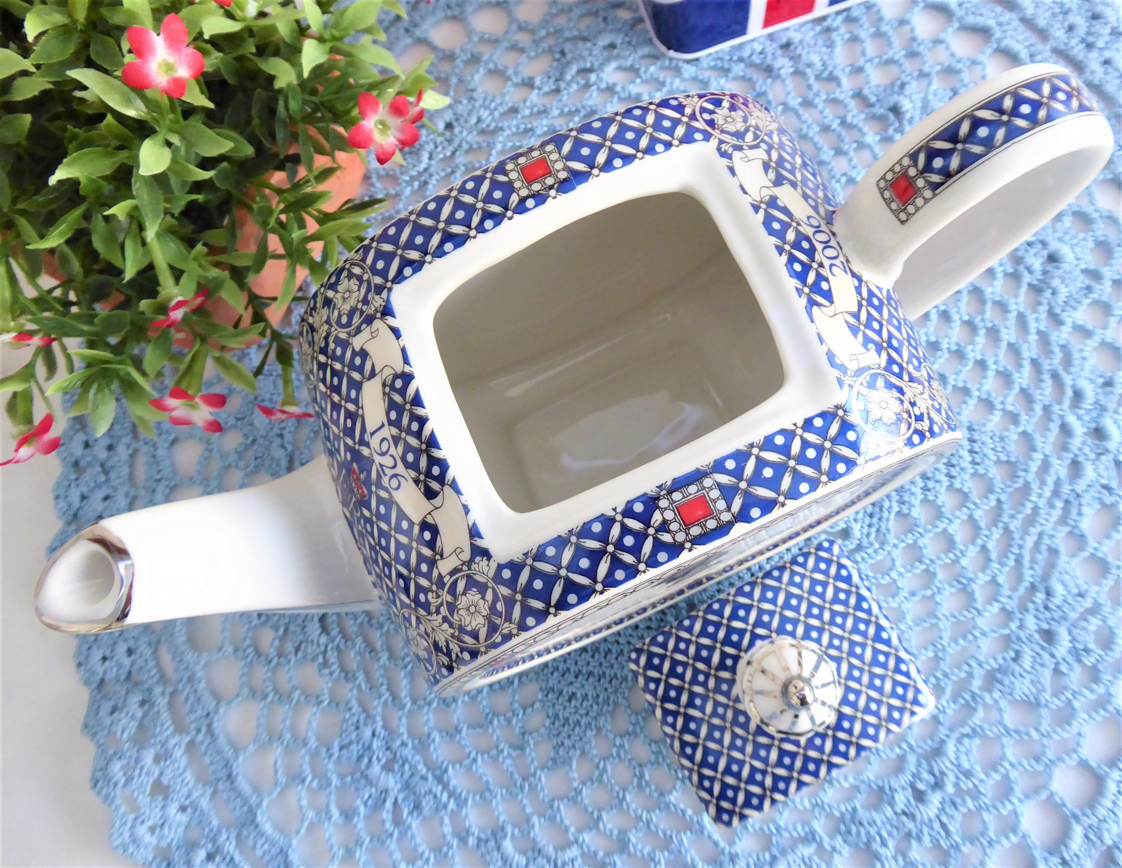 Sadler Teapot Queen Elizabeth 80th Birthday Commemorative 2006 Limited Edition - Blue, White & Platinum Gift Box - Perfect for Royal Collectors & Tea Lovers