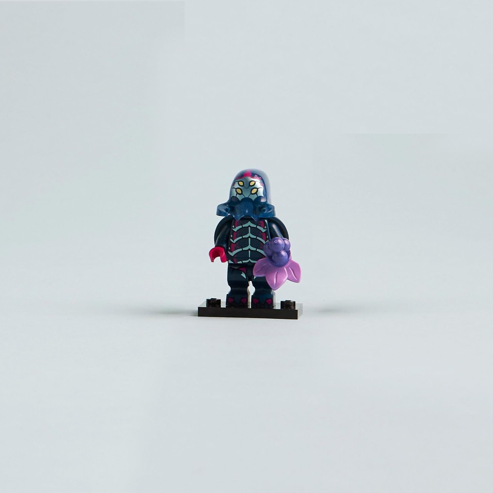 Alien Beetlezoid Lego Minifigure Series 26 Space - Complete Collectible Set with Stand & Accessories - CMF (col26-10) - Perfect for Lego Collectors, Space-Themed Displays & Gift Giving