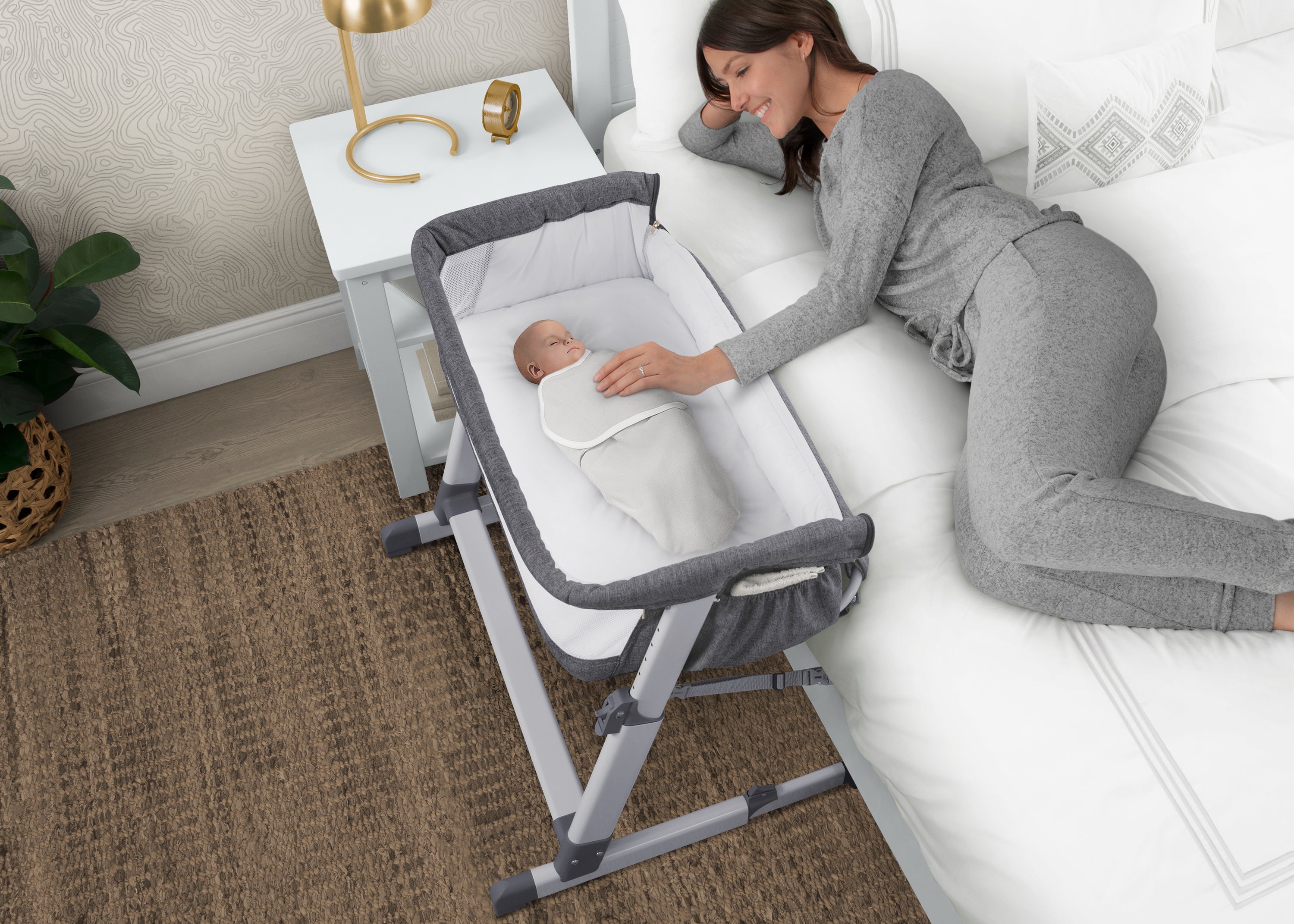 Portable Baby Bassinet for Newborns - Lightweight & Safe Crib with Breathable Mesh - Perfect for Nursery, Bedside Co-Sleeping & Travel