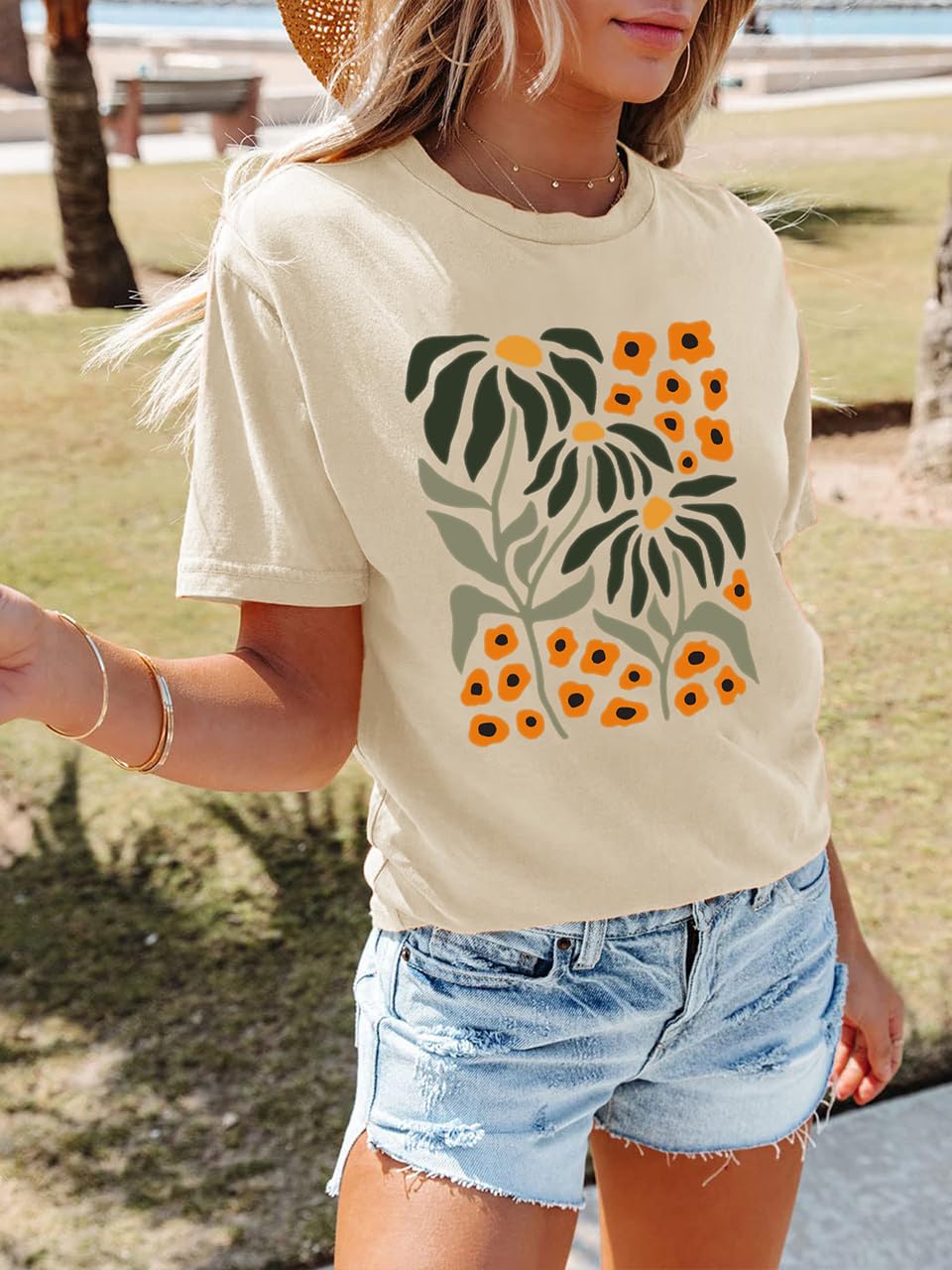 Trendy Women's Graphic Tee Shirts - Casual Summer Short Sleeve T-Shirts for Women - Loose Fit Comfortable Cotton Blouse - Perfect for Streetwear, Beach Outfits & Everyday Fashion