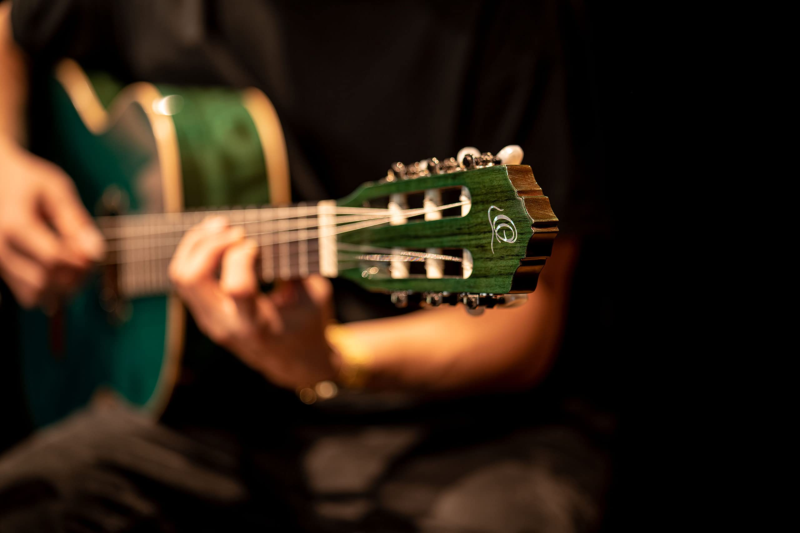 Ortega 6-String Nylon Acoustic Guitar - Perfect for Beginners, Classical & Flamenco Music - Home, Studio & Stage Use