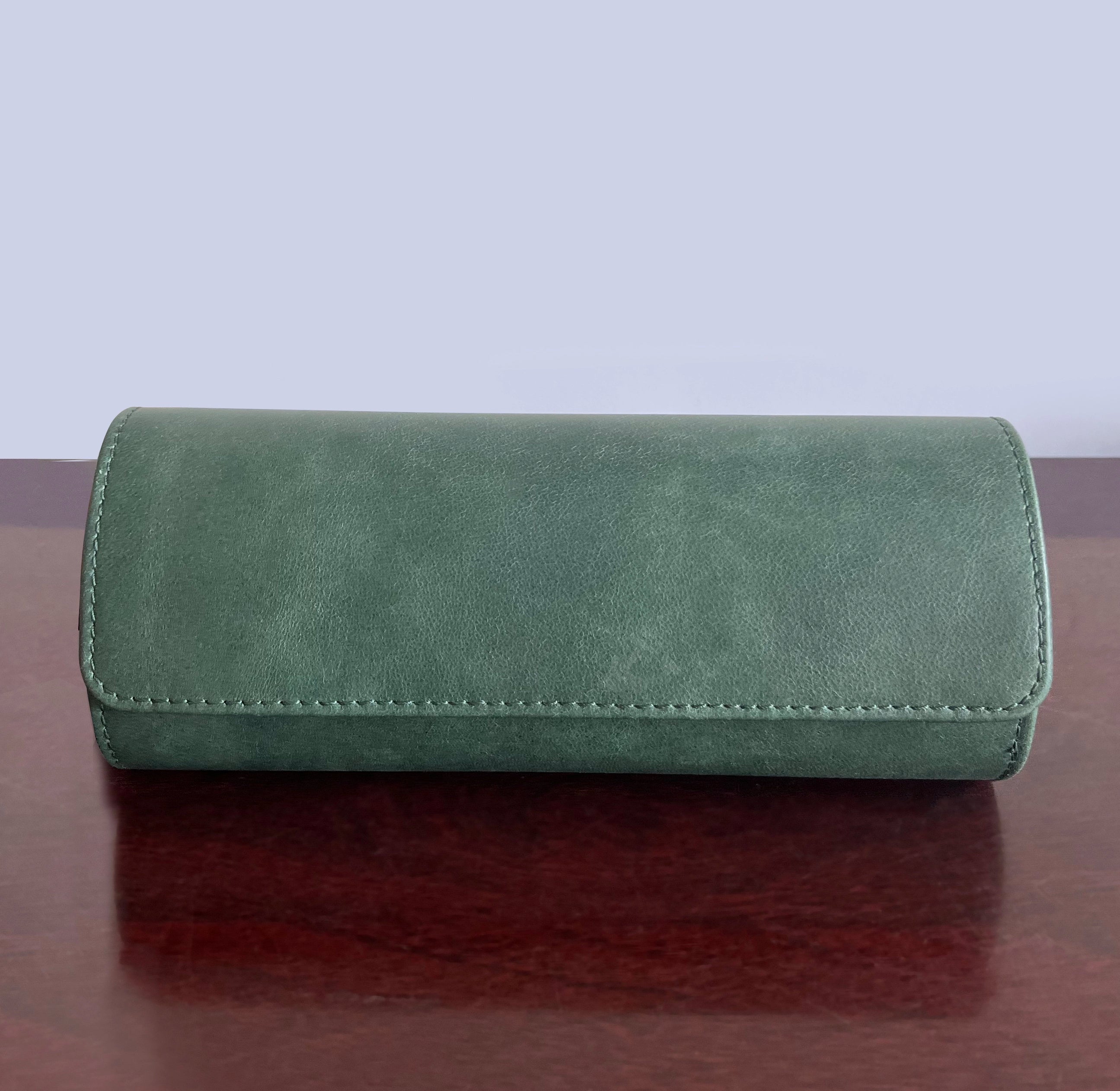 Classic Green Leather Travel Watch Case with 3 Slots - Perfect for Business Trips, Vacations & Watch Collection Storage