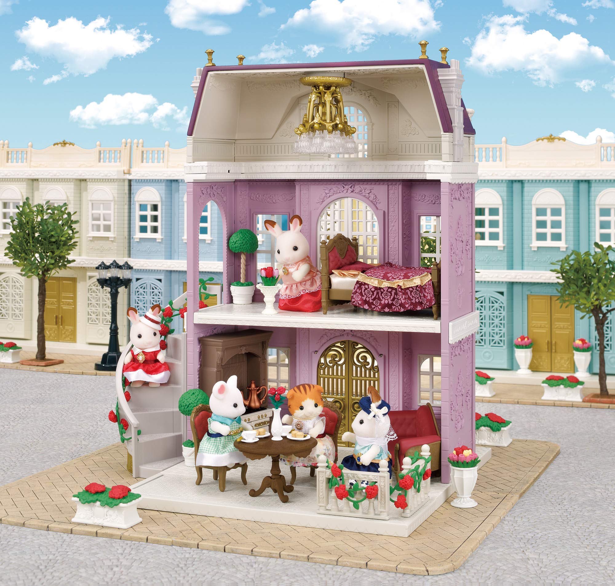 Calico Critters Elegant Town Manor Gift Set - Medium Dollhouse with Furniture & Accessories for Kids - Perfect for Pretend Play & Collectible Display