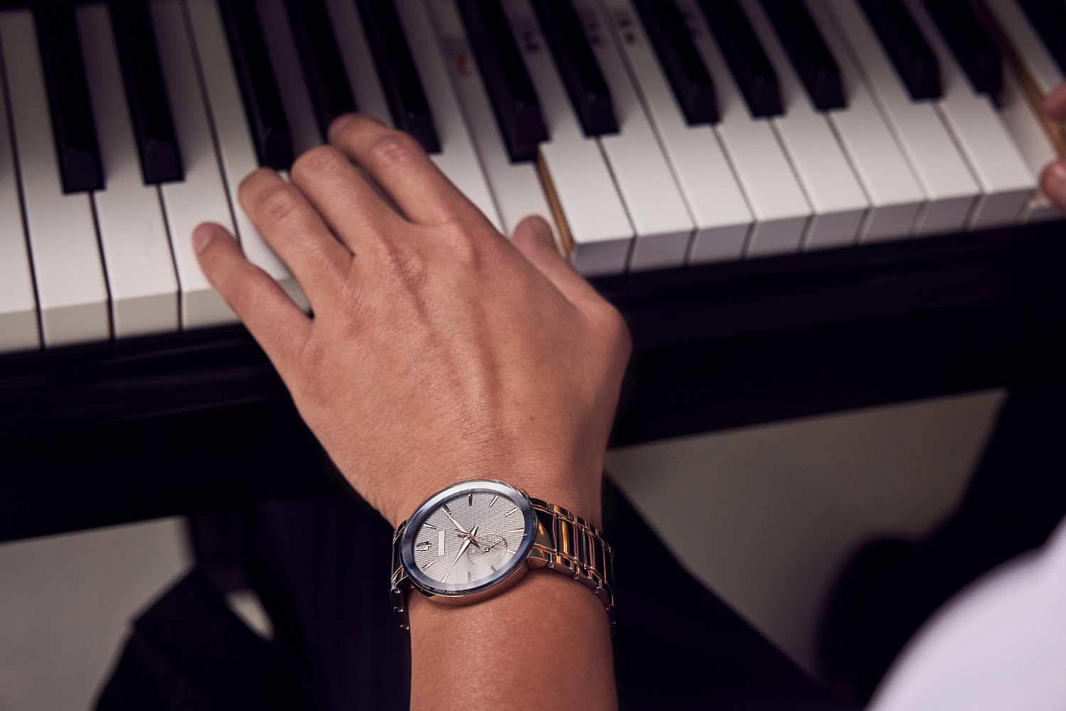 Bulova 98A309 Latin Recording Academy Special Edition Men's Watch - Stylish Dress Watch for Concerts, Awards & Formal Events