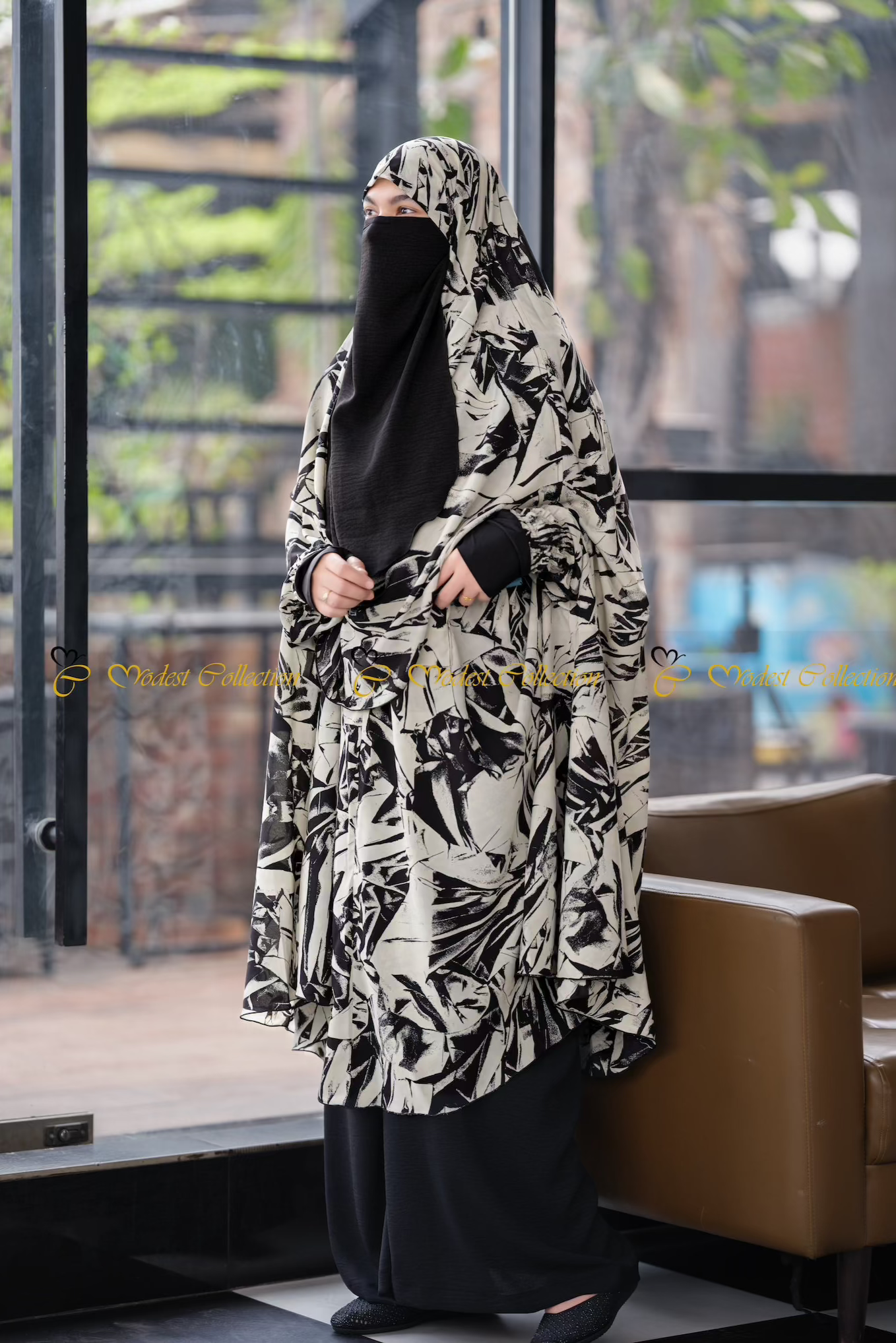 Elegant Georgette Khimar with Pockets - Flowy Muslim Prayer Scarf with Geometric Print - Perfect for Prayer, Modest Fashion, and Everyday Wear